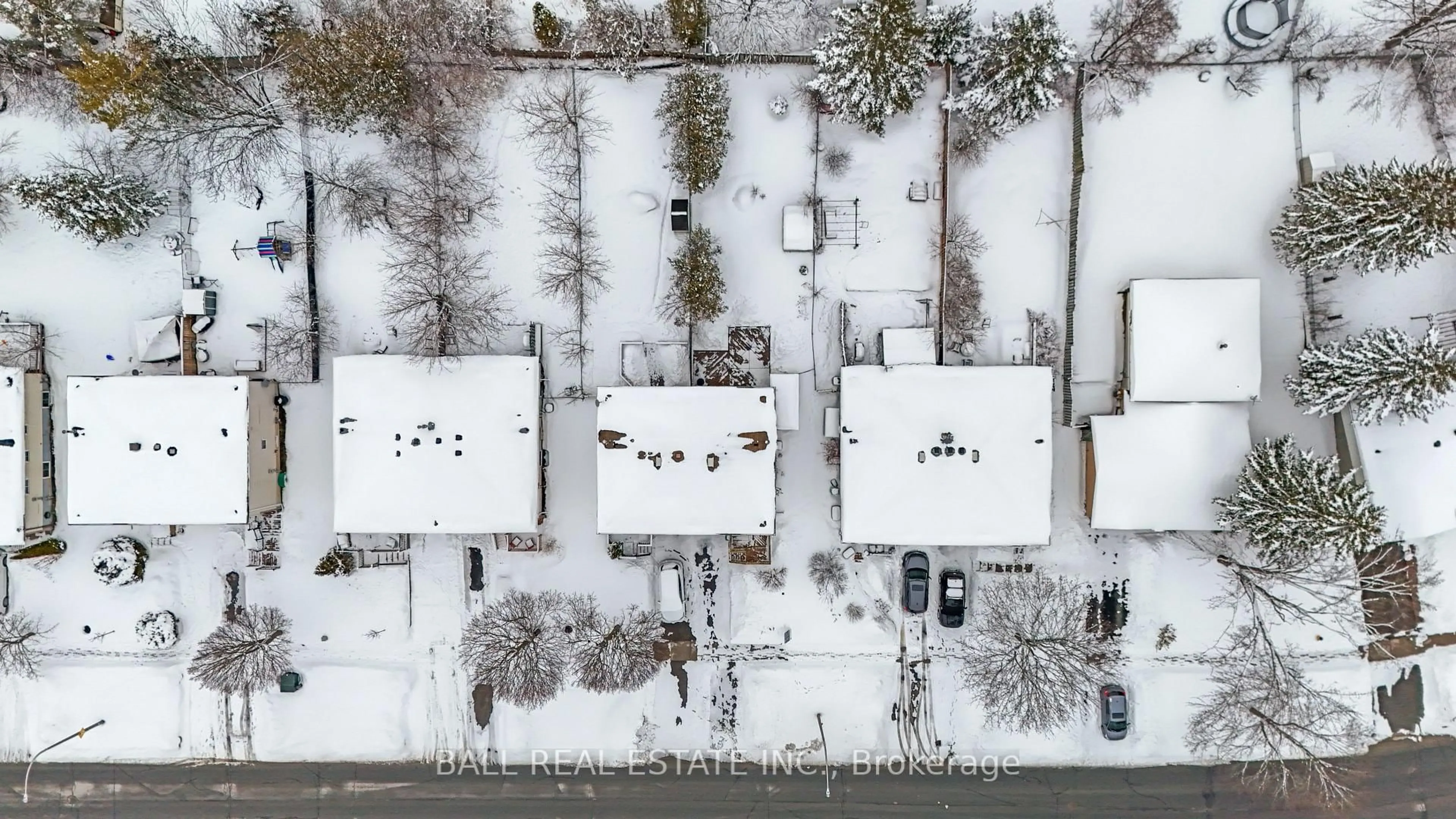A pic from outside/outdoor area/front of a property/back of a property/a pic from drone, building for 2048 Walker Ave, Peterborough Ontario K9L 1S1