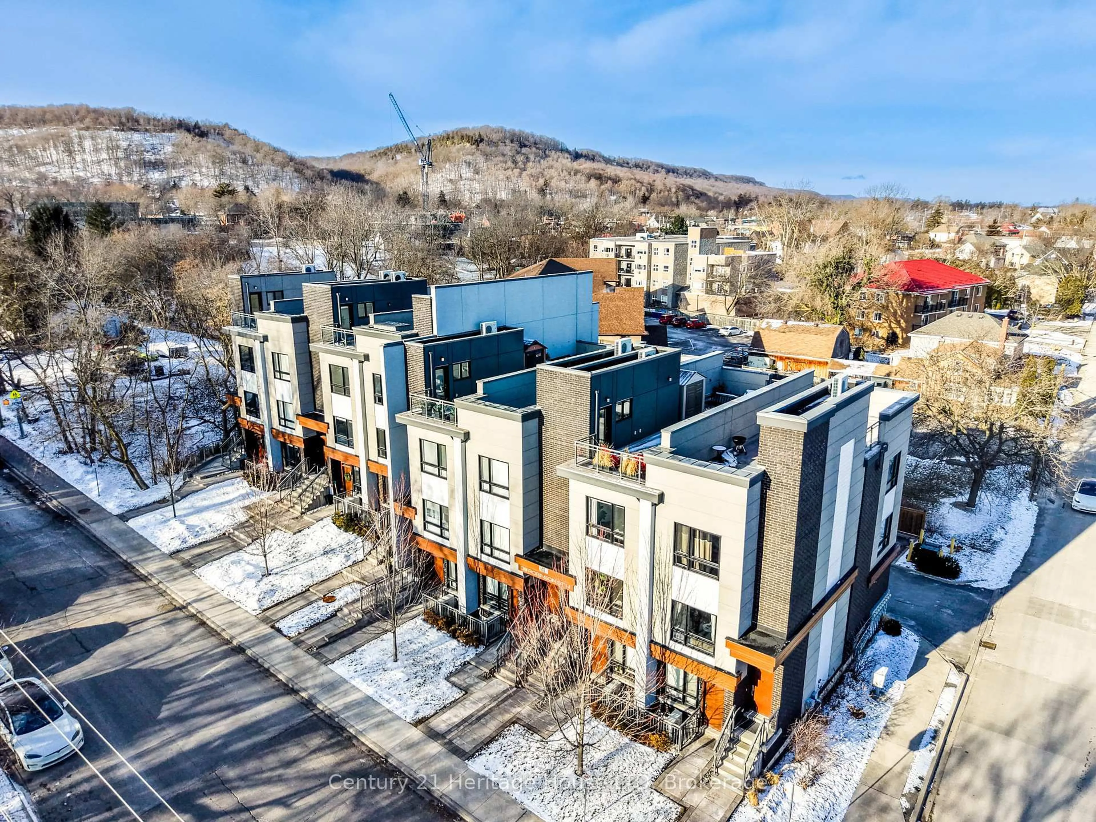 A pic from outside/outdoor area/front of a property/back of a property/a pic from drone, city buildings view from balcony for 39 Robinson St #8, Grimsby Ontario L3M 3C9