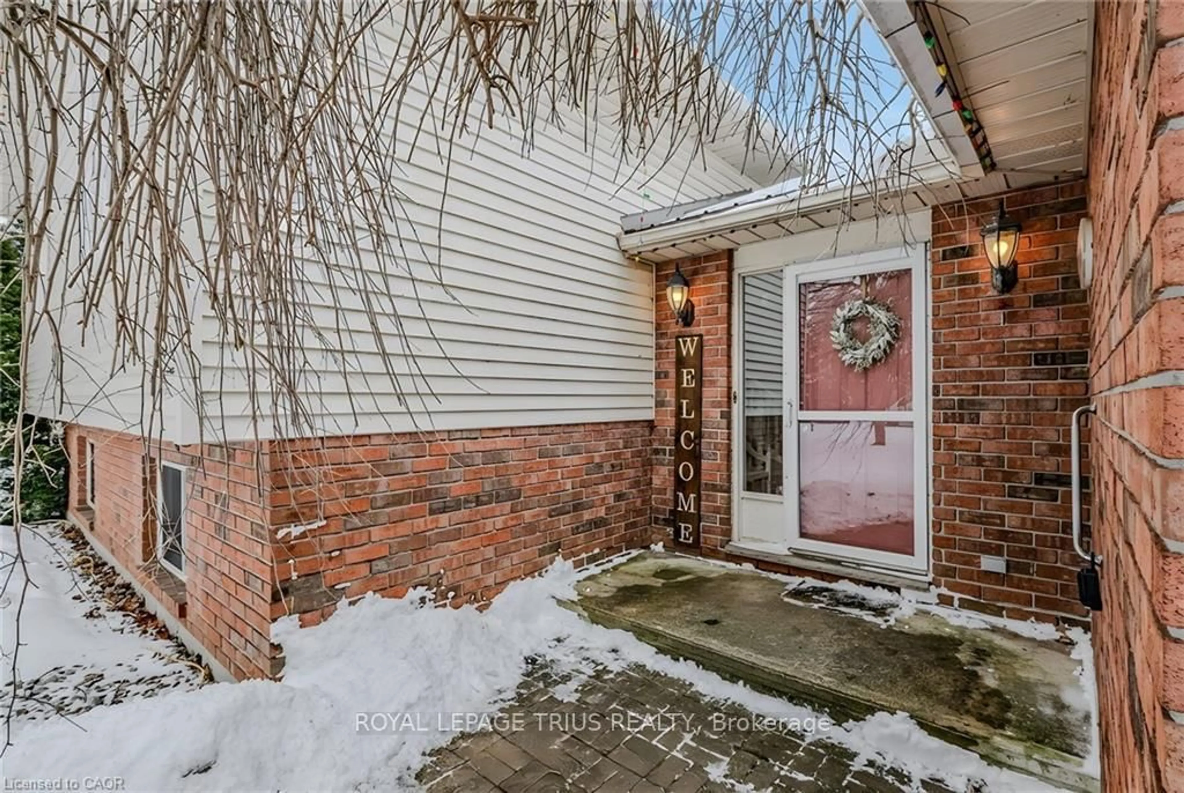 Indoor entryway for 13 Ridgeway Ave, Norfolk Ontario N3Y 4J9