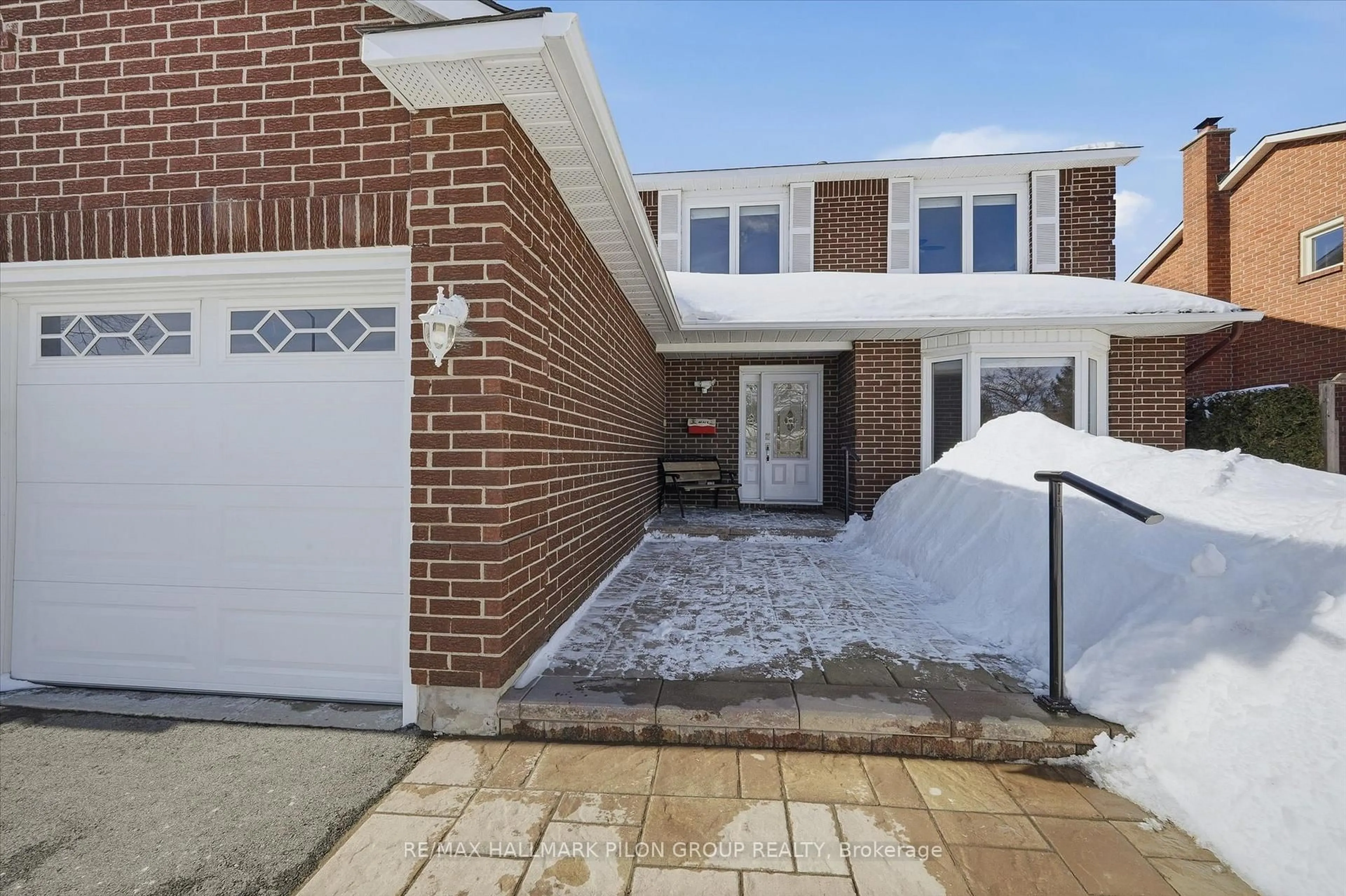 Unknown for 1354 Mountainside Cres, Orleans Ontario K1E 3G5