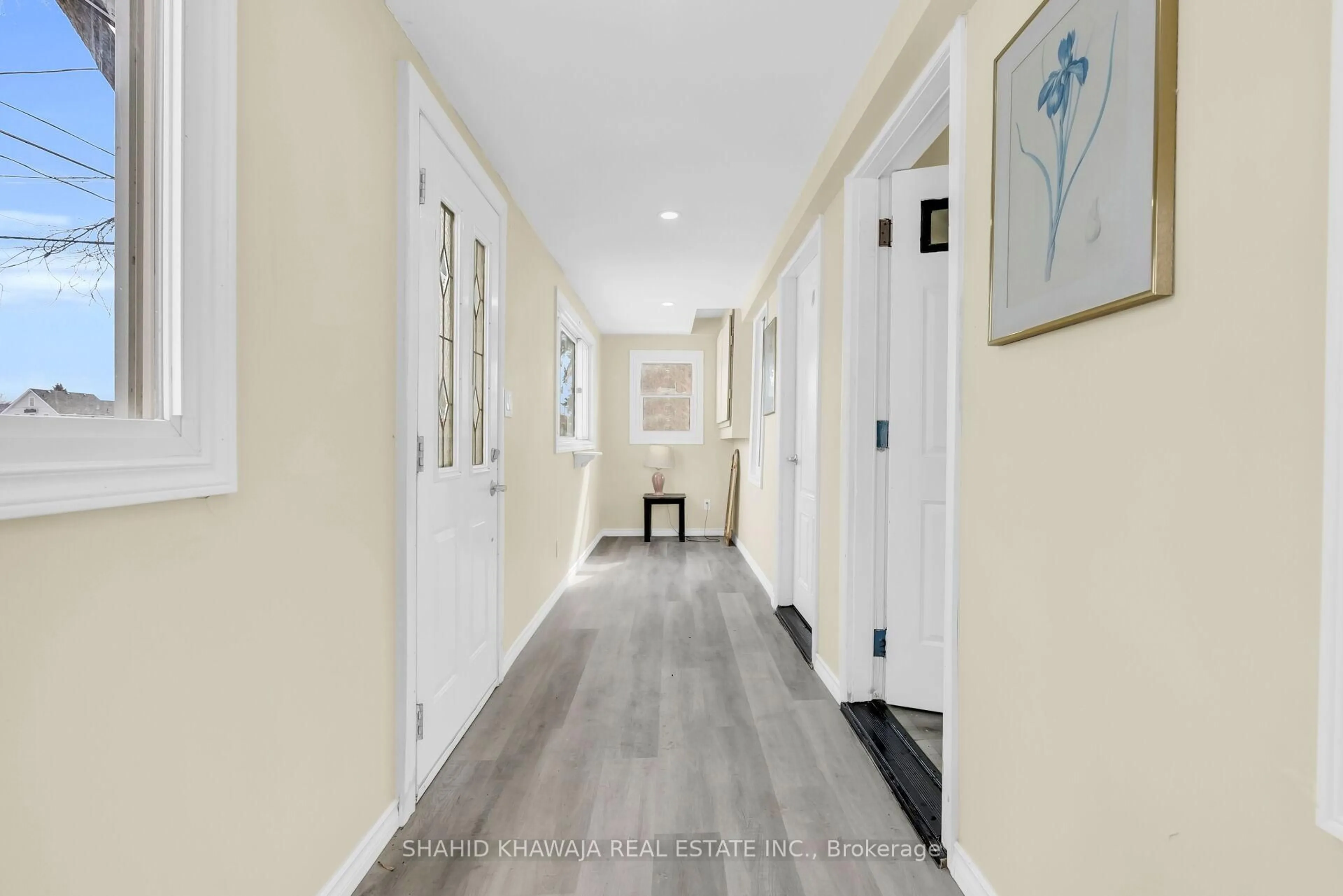 Indoor entryway for 54 Archange St, Fort Erie Ontario L2A 3K7