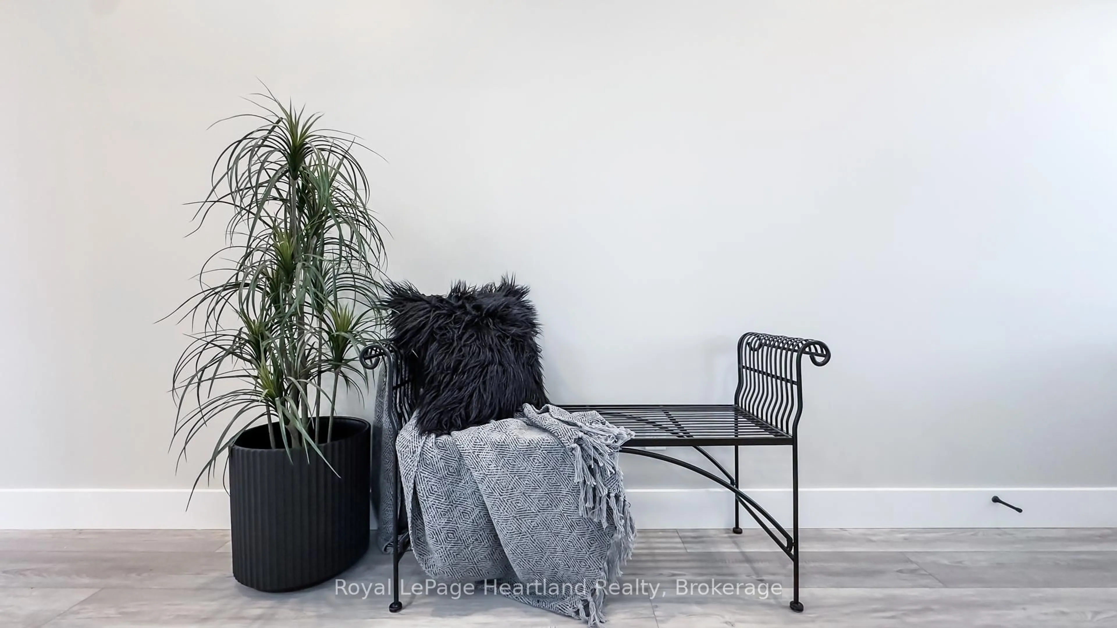 Indoor entryway for 16 SILVER CREEK Rd, Huron East Ontario N0K 1W0