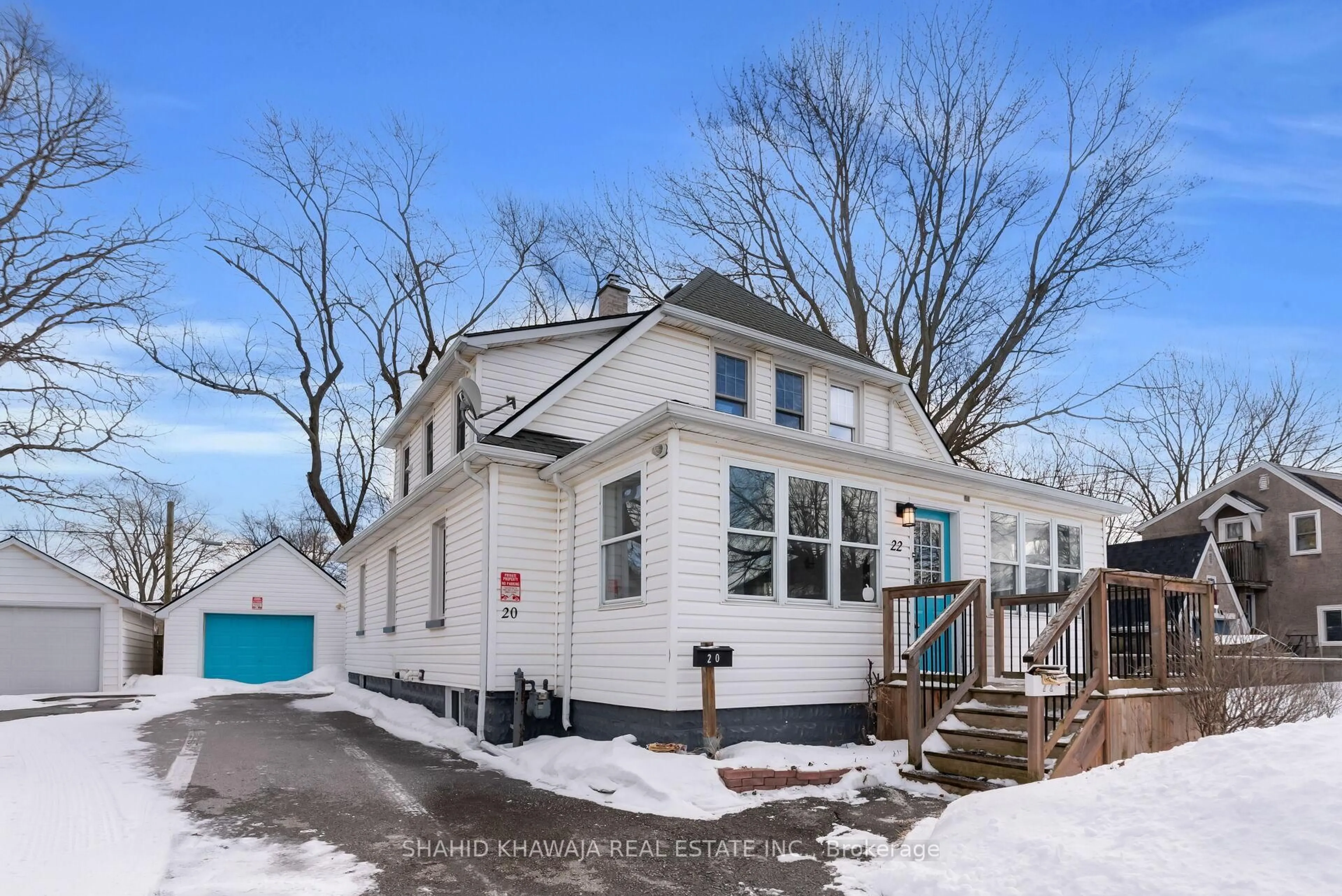 Home with vinyl exterior material, street for 22 Lyons Ave, Welland Ontario L3B 1L7