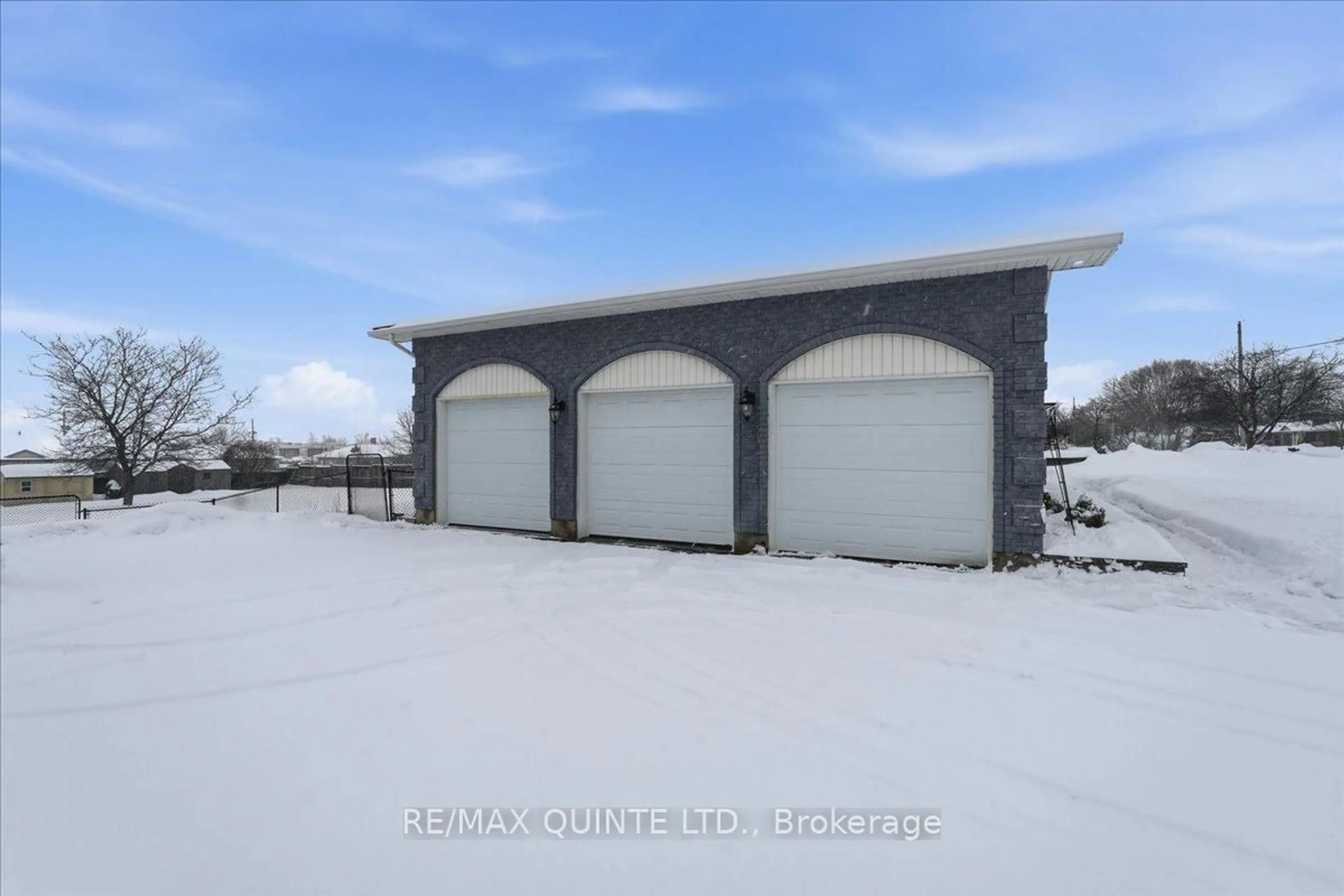 Indoor garage for 94 Cloverleaf Dr, Belleville Ontario K8N 4Z5