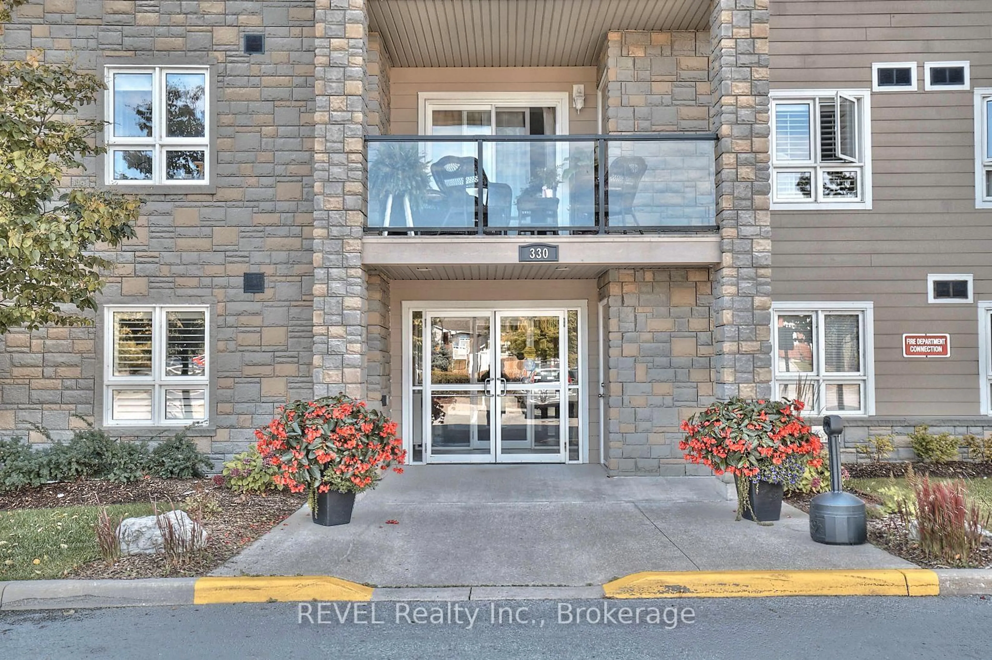 Indoor entryway for 330 Prince Charles South Dr #1318, Welland Ontario L3C 7B3