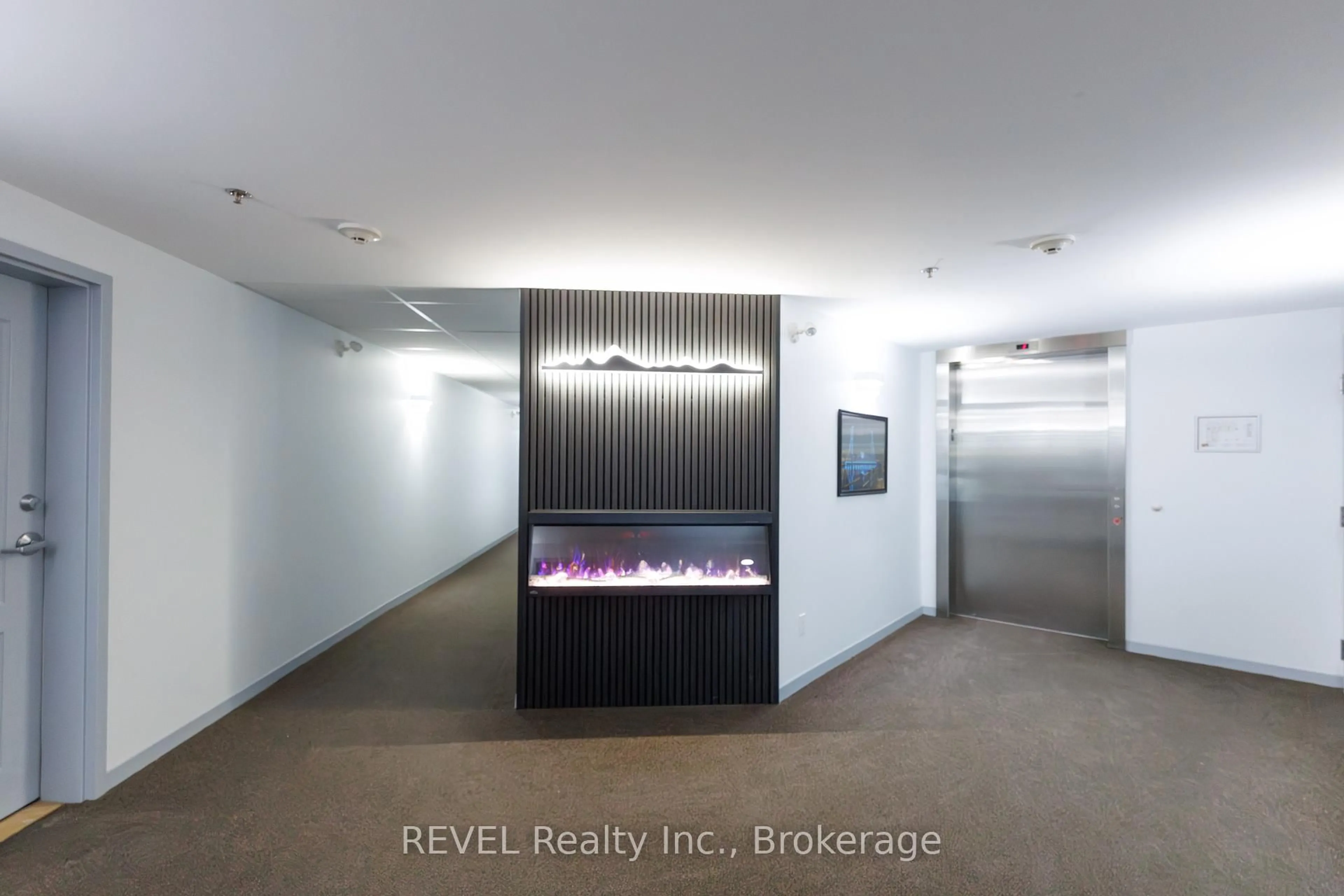 Indoor foyer for 330 Prince Charles South Dr #1318, Welland Ontario L3C 7B3