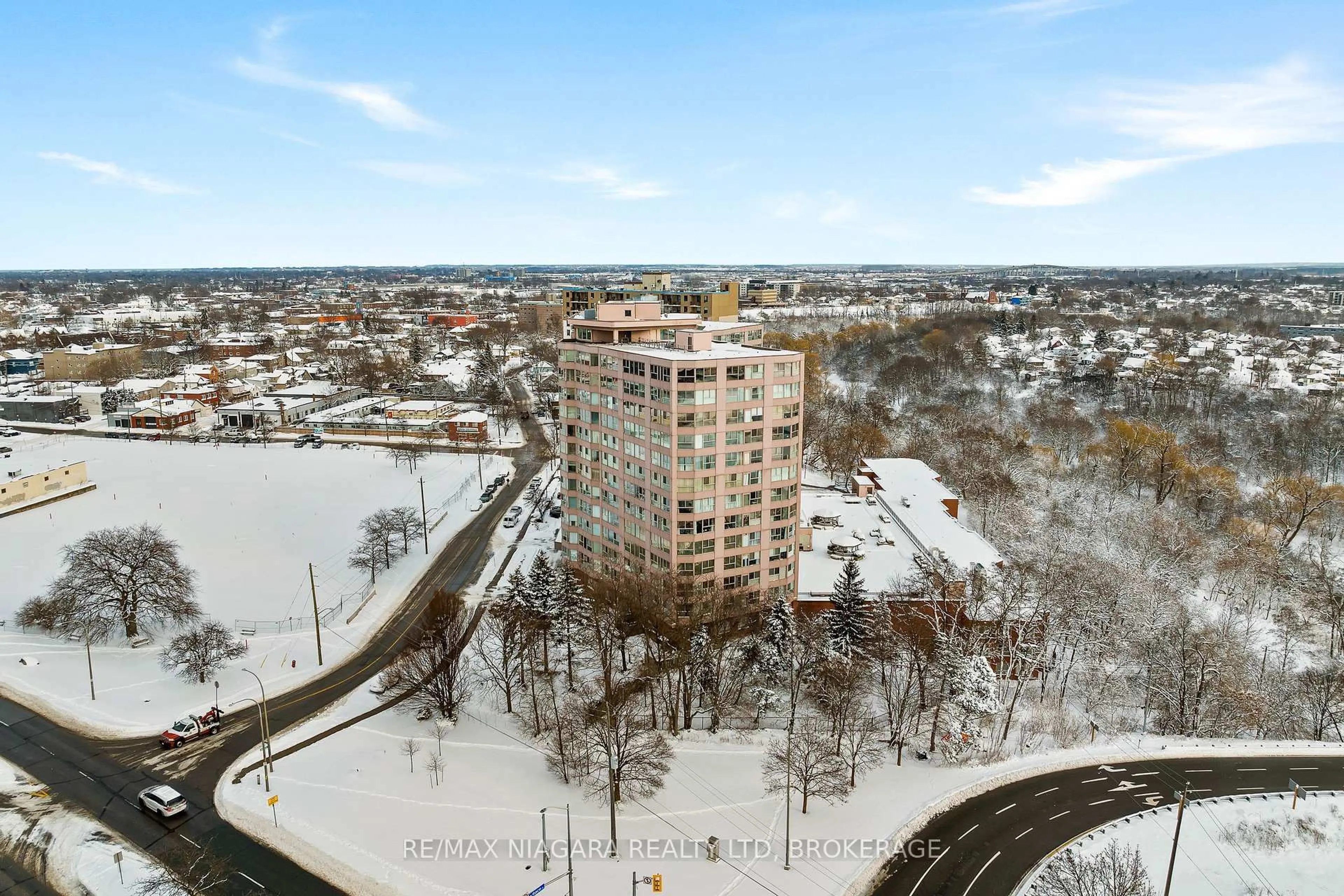 A pic from outside/outdoor area/front of a property/back of a property/a pic from drone, city buildings view from balcony for 7 GALE Cres #502, St. Catharines Ontario L2R 7M8