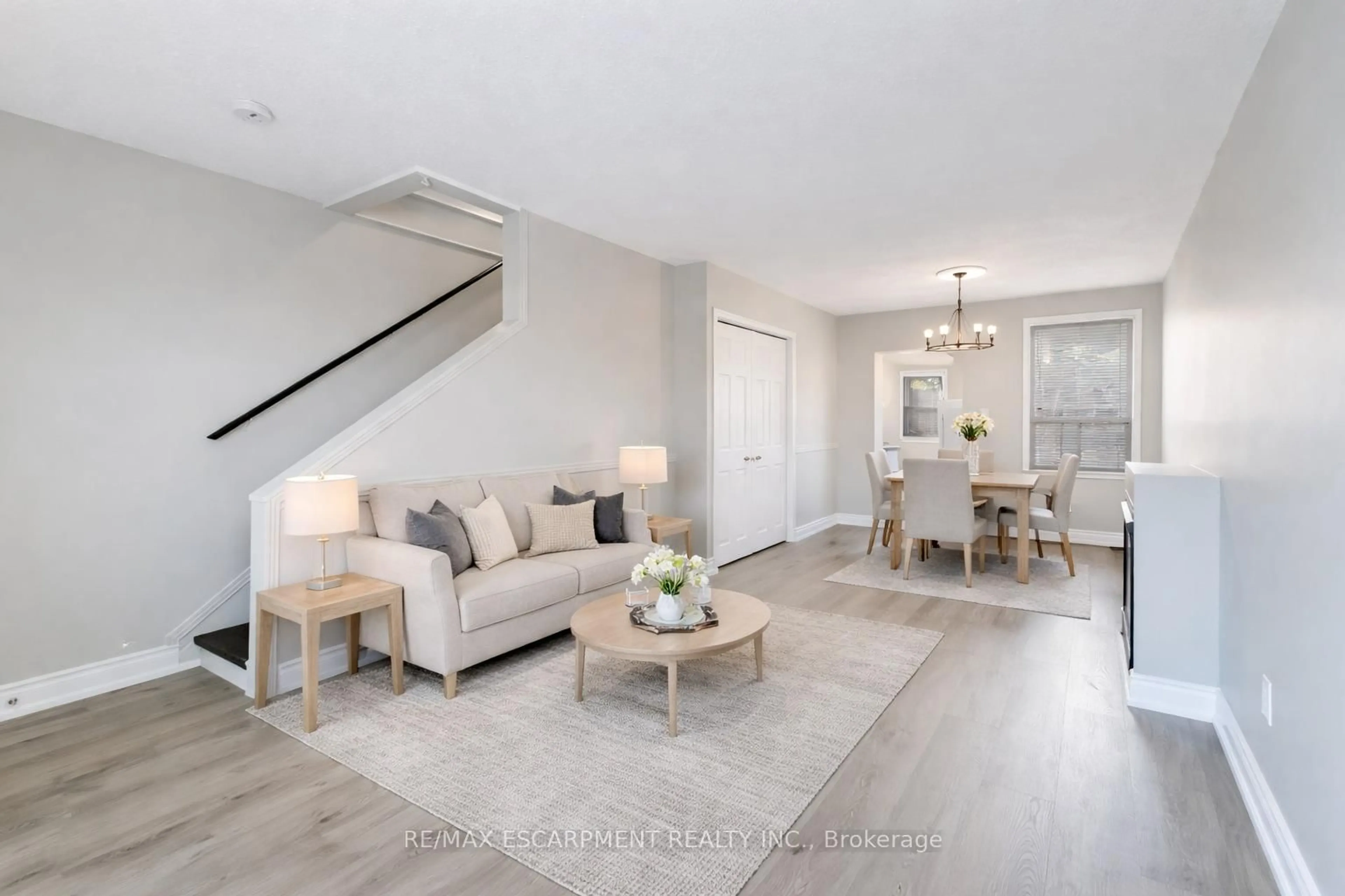 Living room with furniture, unknown for 187 Barton St, Hamilton Ontario L8R 2H3