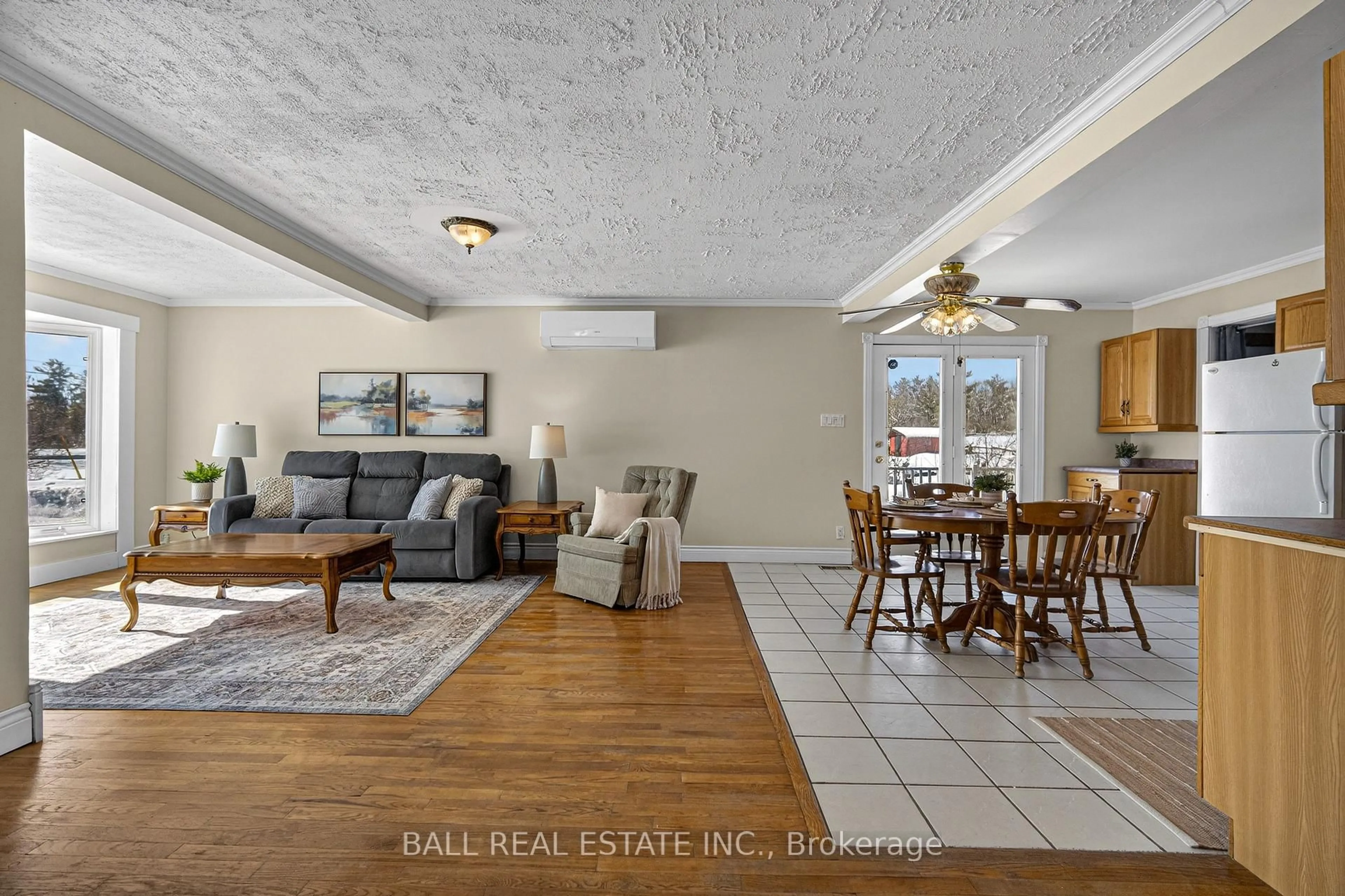 Living room with furniture, unknown for 102291 Highway 7 Highway, Limoges Ontario K0K 2M0