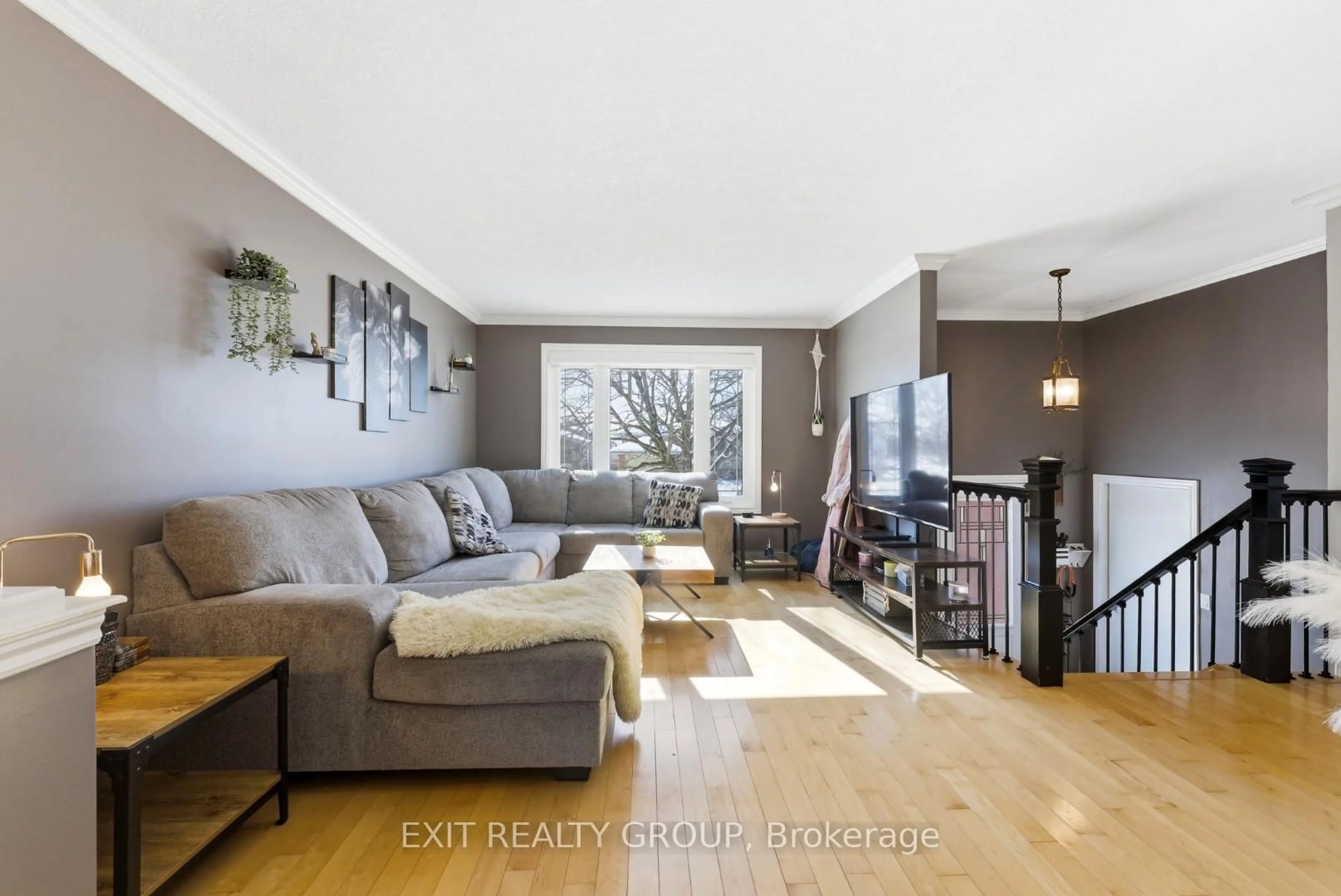 Living room with furniture, wood/laminate floor for 67 Bogart Cres, Belleville Ontario K8P 5E8