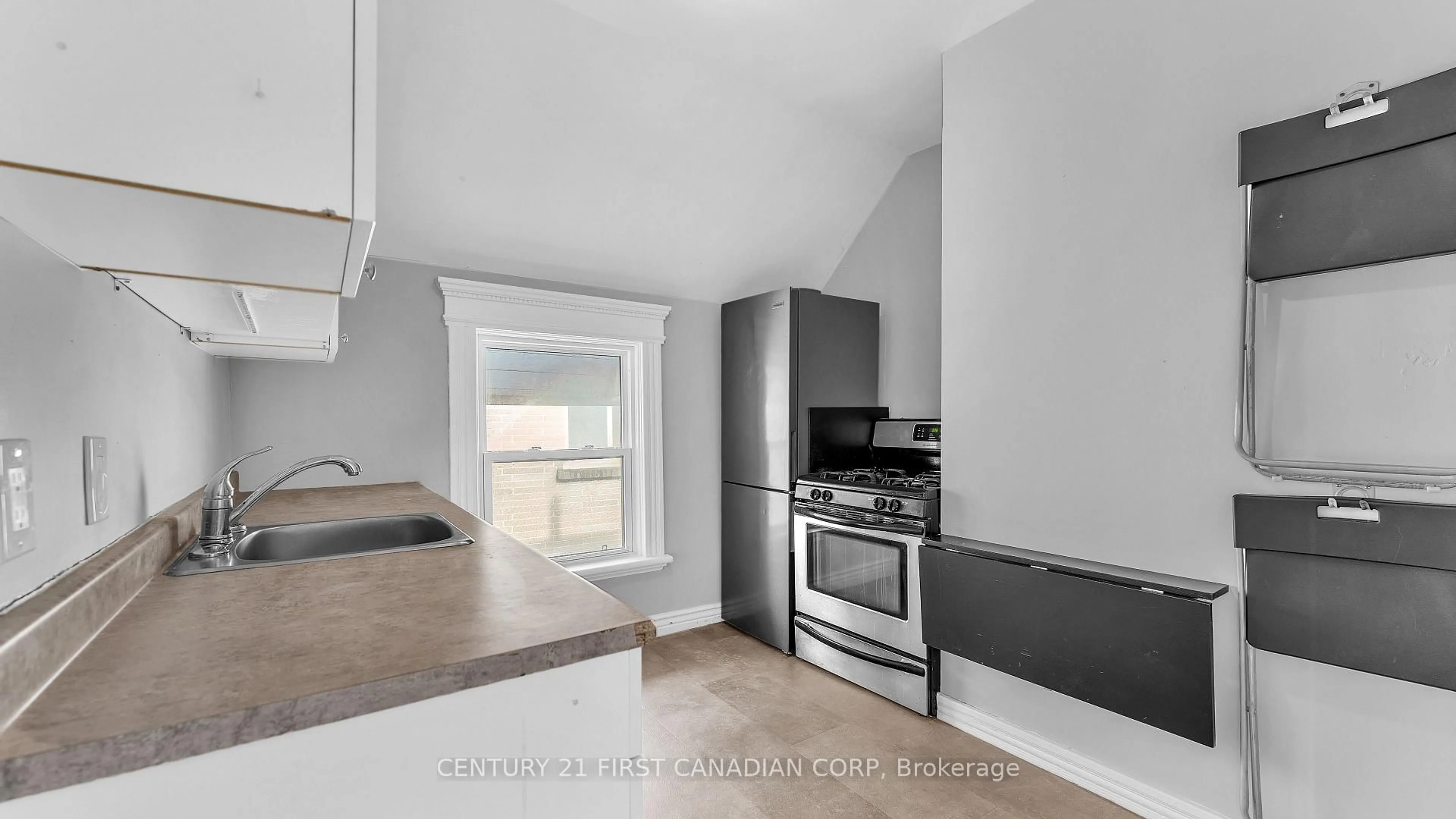 Standard kitchen, unknown for 118 Wharncliffe Rd, London South Ontario N6J 2K3