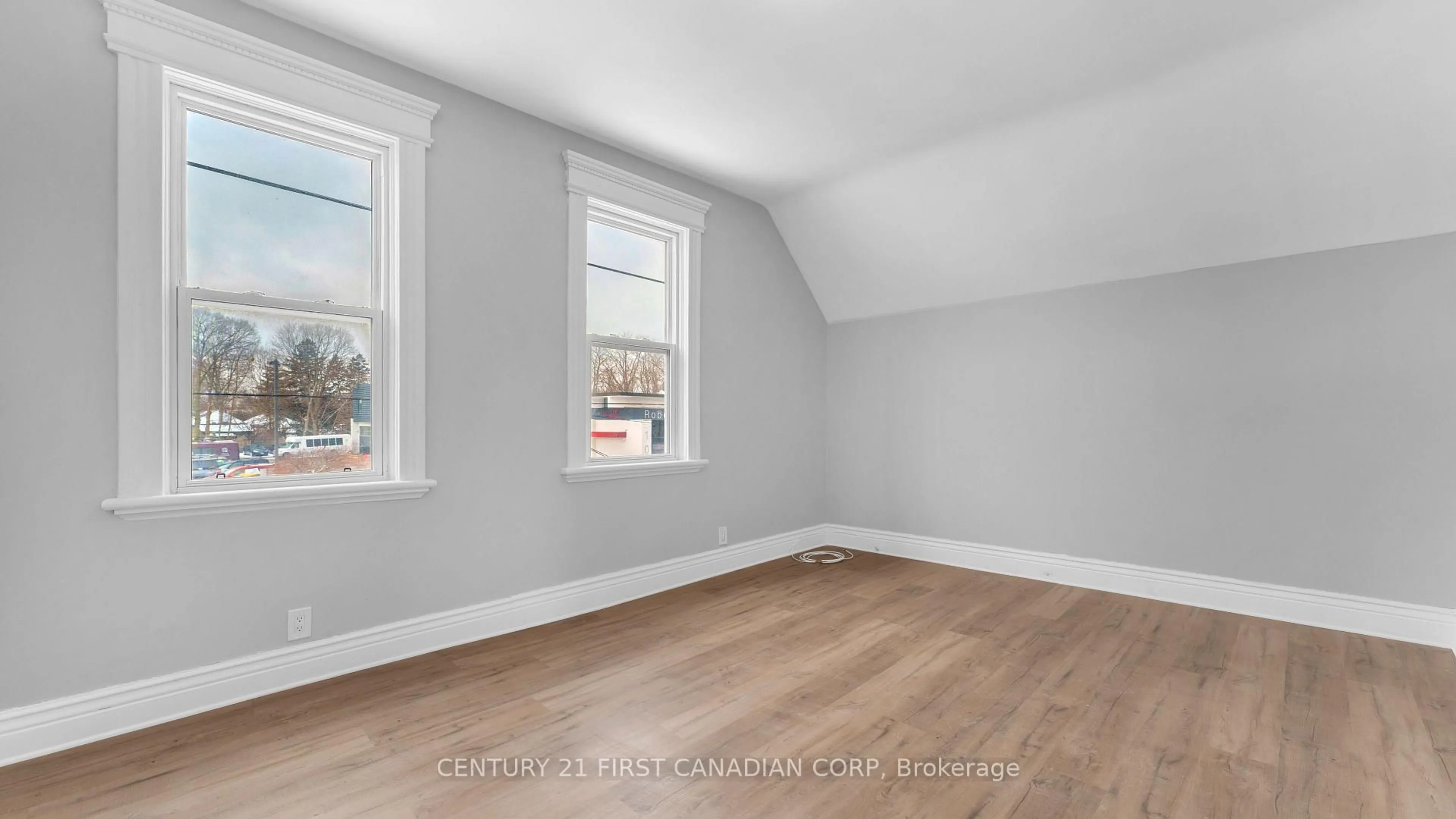 A pic of a room for 118 Wharncliffe Rd, London South Ontario N6J 2K3