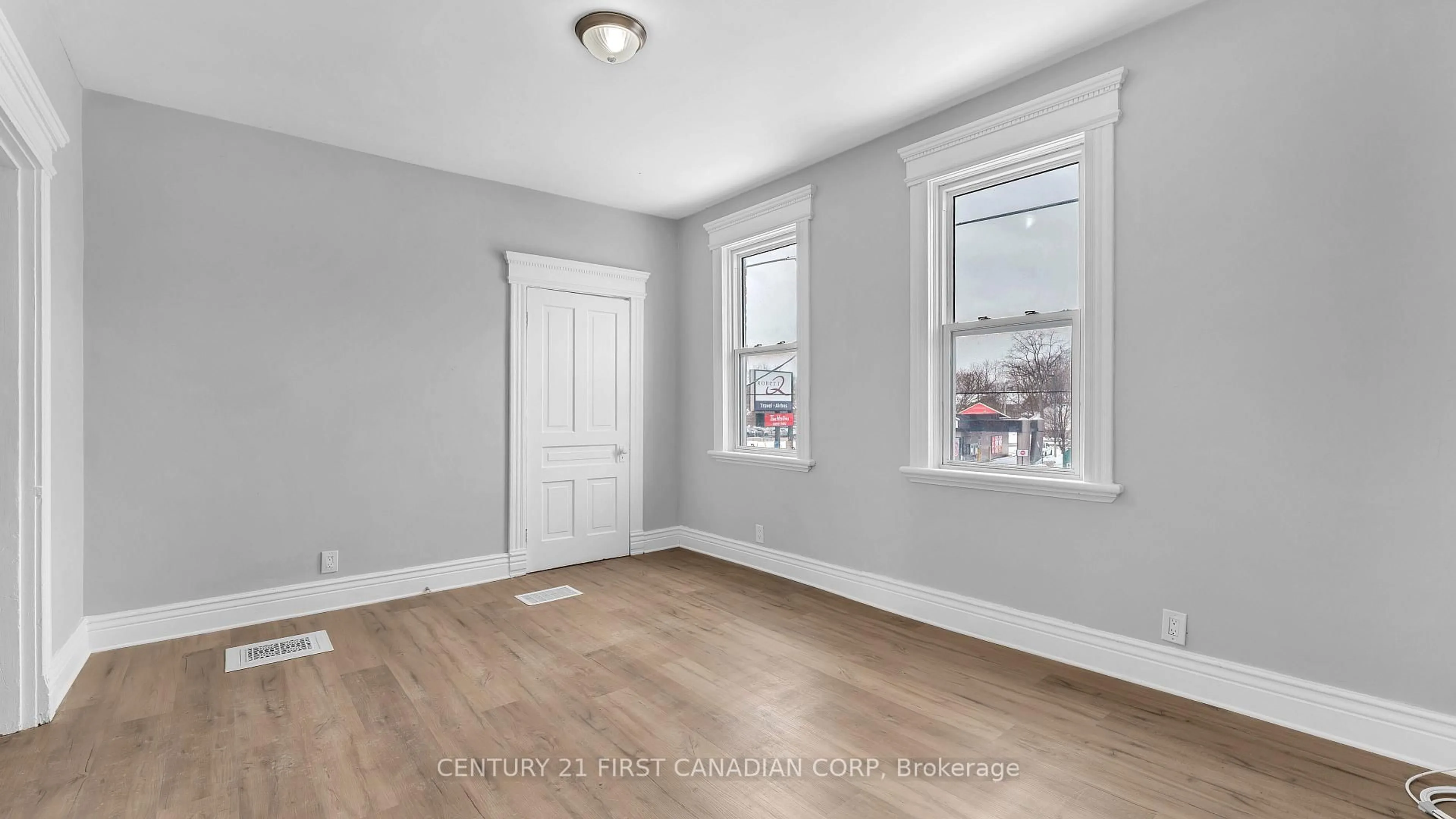 A pic of a room for 118 Wharncliffe Rd, London South Ontario N6J 2K3