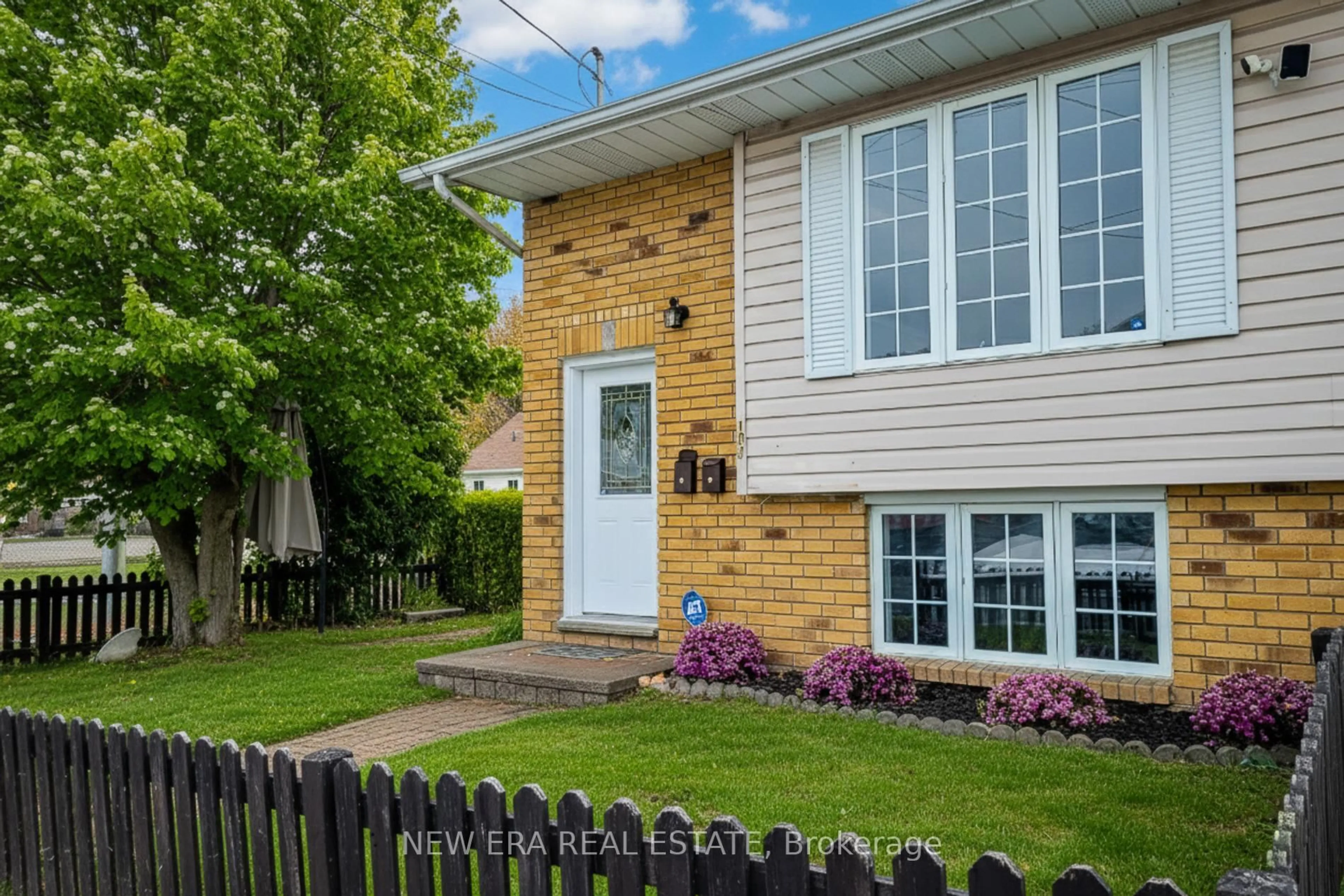 Unknown for 103 Vine St, St. Catharines Ontario L2R 3Y3