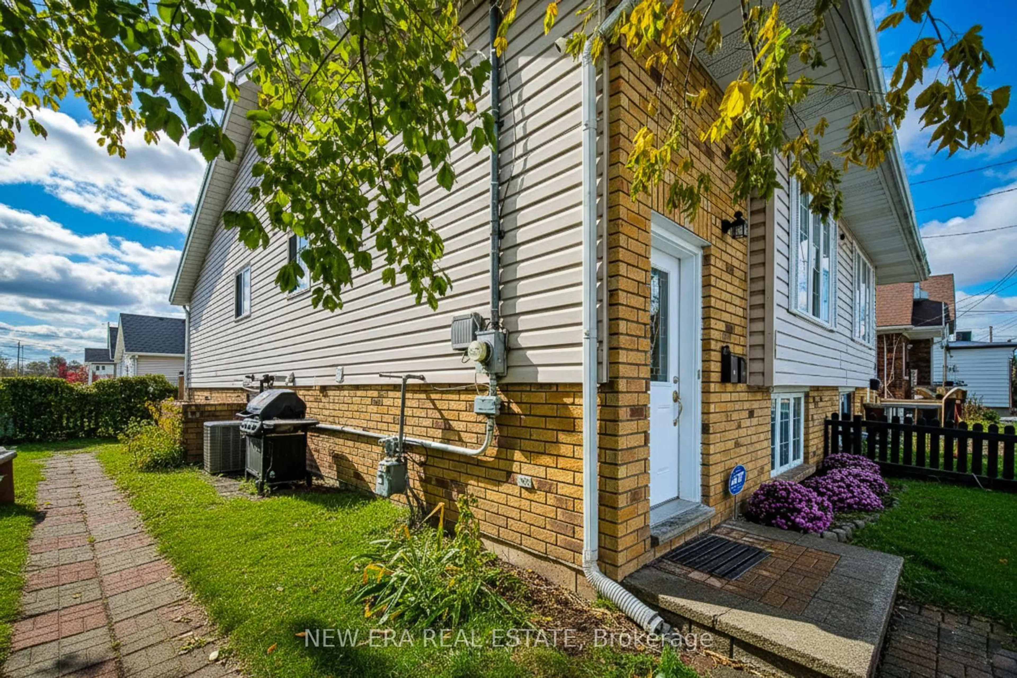 Unknown for 103 Vine St, St. Catharines Ontario L2R 3Y3