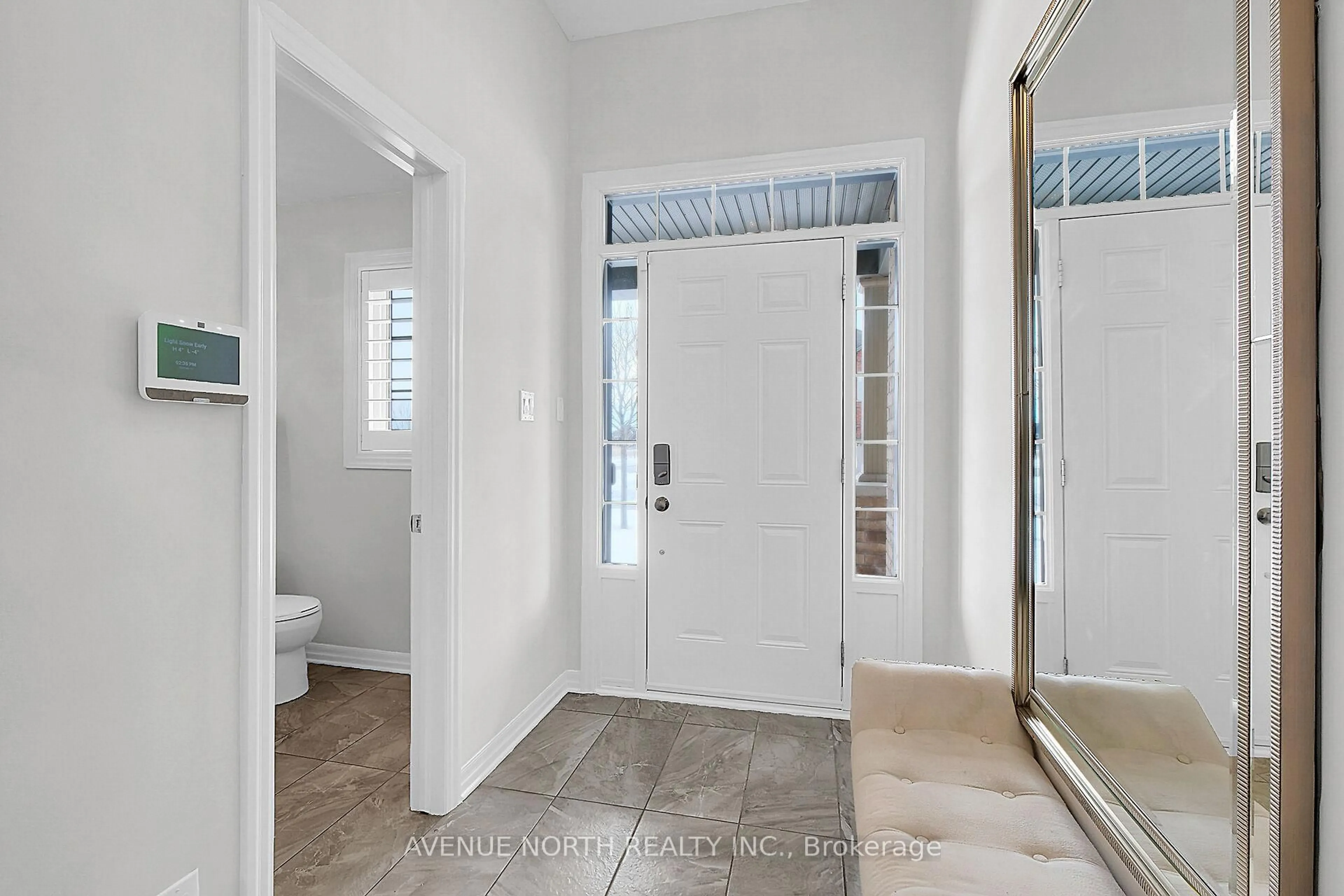 Indoor entryway for 429 Dovehaven St, Ottawa Ontario K1W 0H2