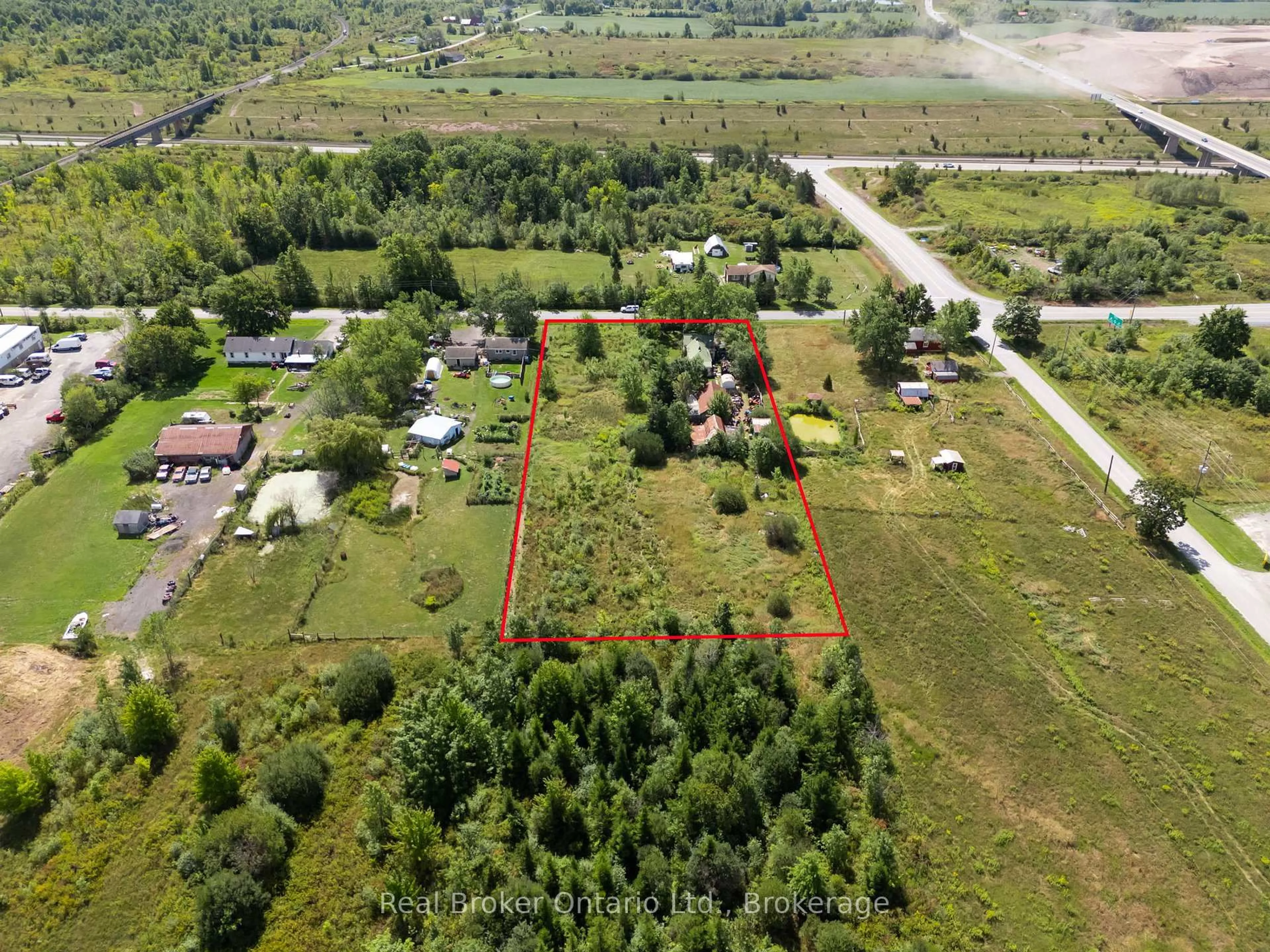 A pic from outside/outdoor area/front of a property/back of a property/a pic from drone, unknown for 320 Netherby Rd, Welland Ontario L3B 5N7