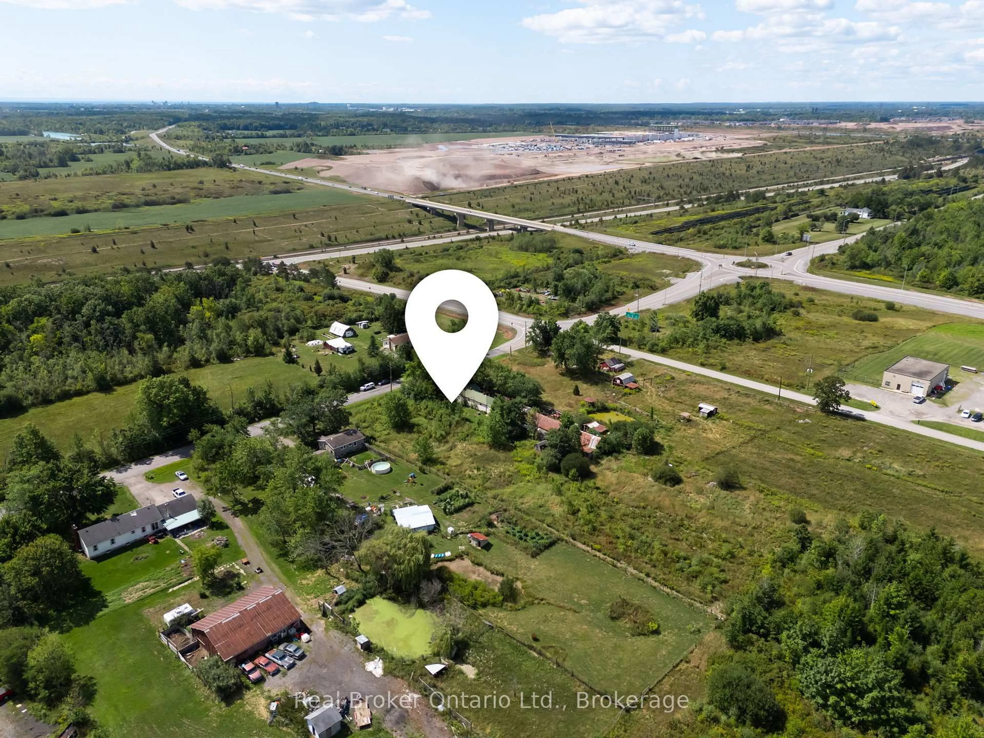 A pic from outside/outdoor area/front of a property/back of a property/a pic from drone, water/lake/river/ocean view for 320 Netherby Rd, Welland Ontario L3B 5N7