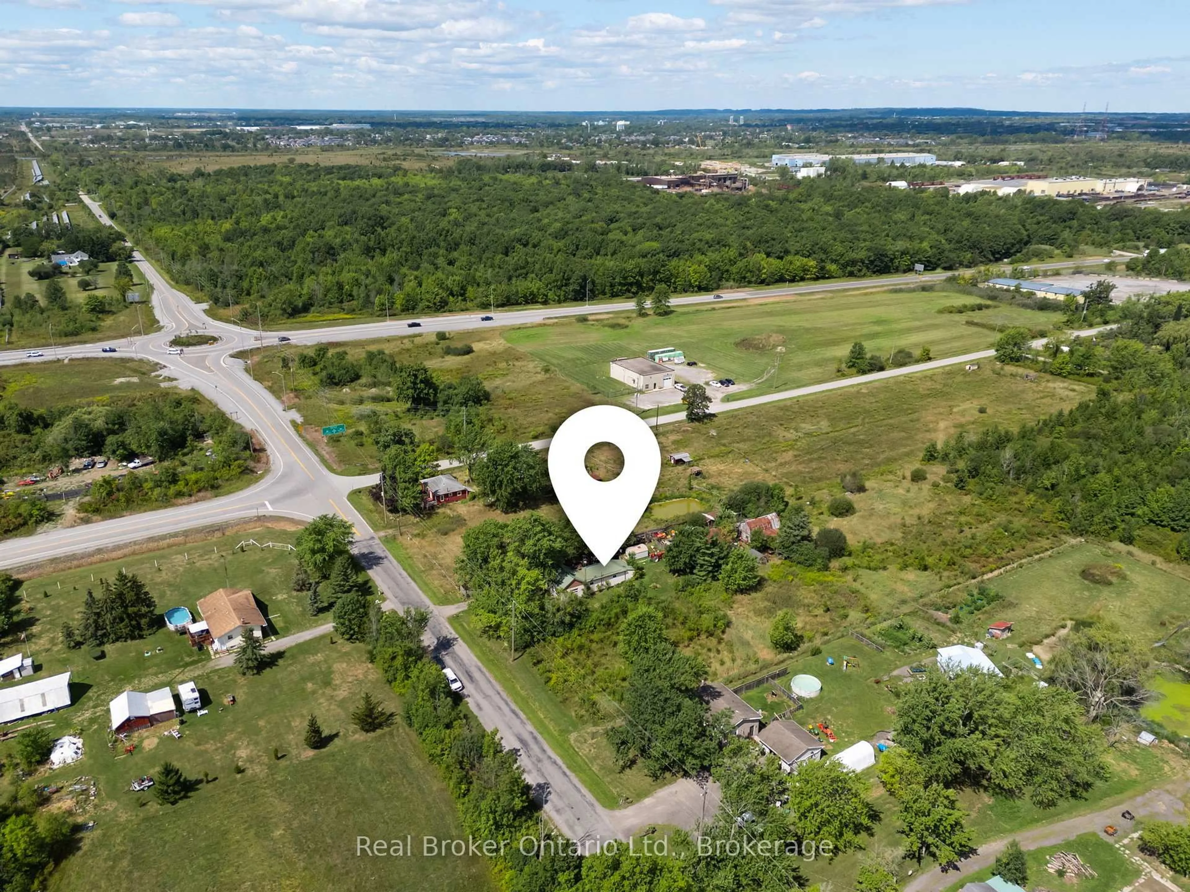 A pic from outside/outdoor area/front of a property/back of a property/a pic from drone, unknown for 320 Netherby Rd, Welland Ontario L3B 5N7