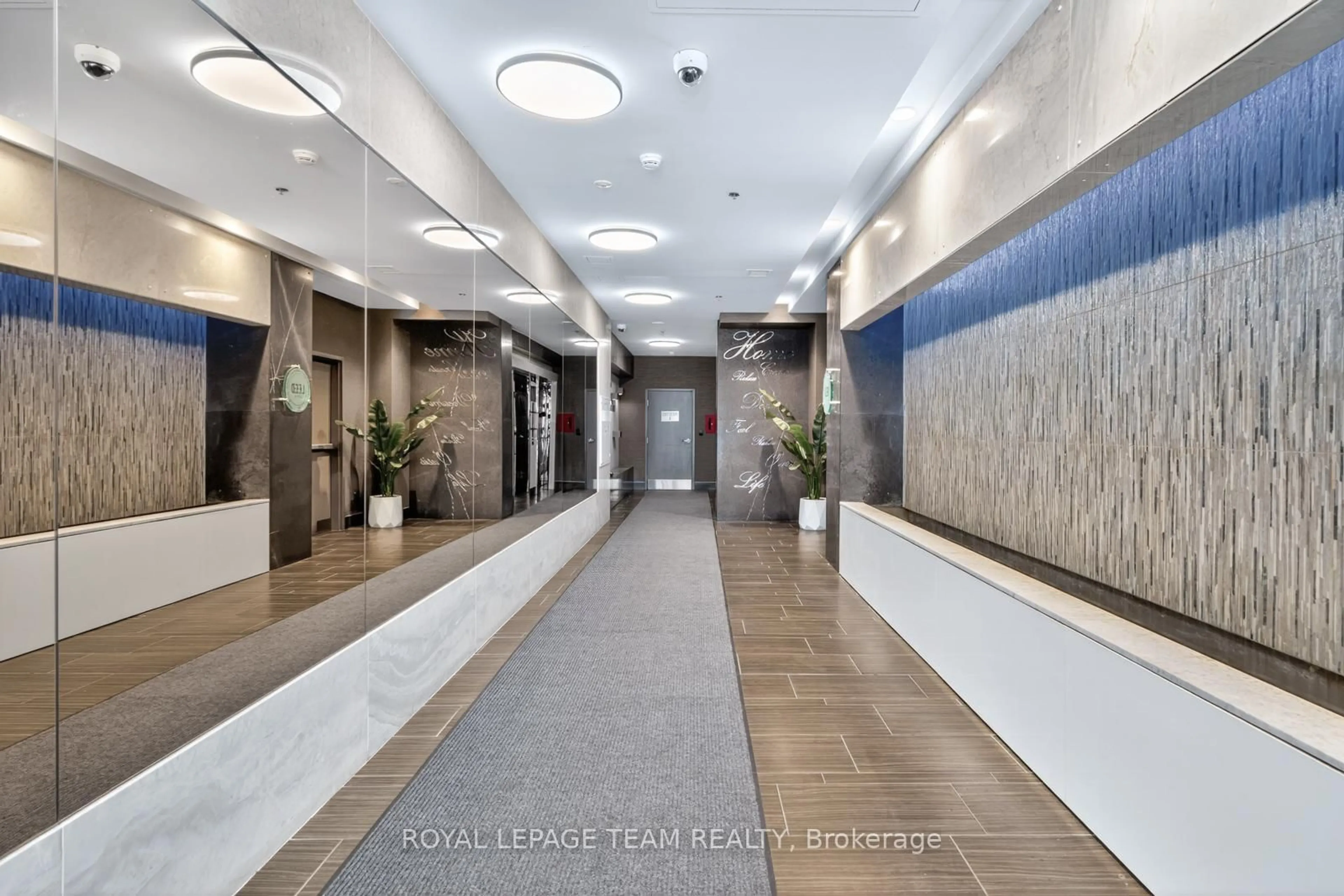 Indoor foyer for 118 Holmwood Ave #PH3, Ottawa Ontario K1S 2P4