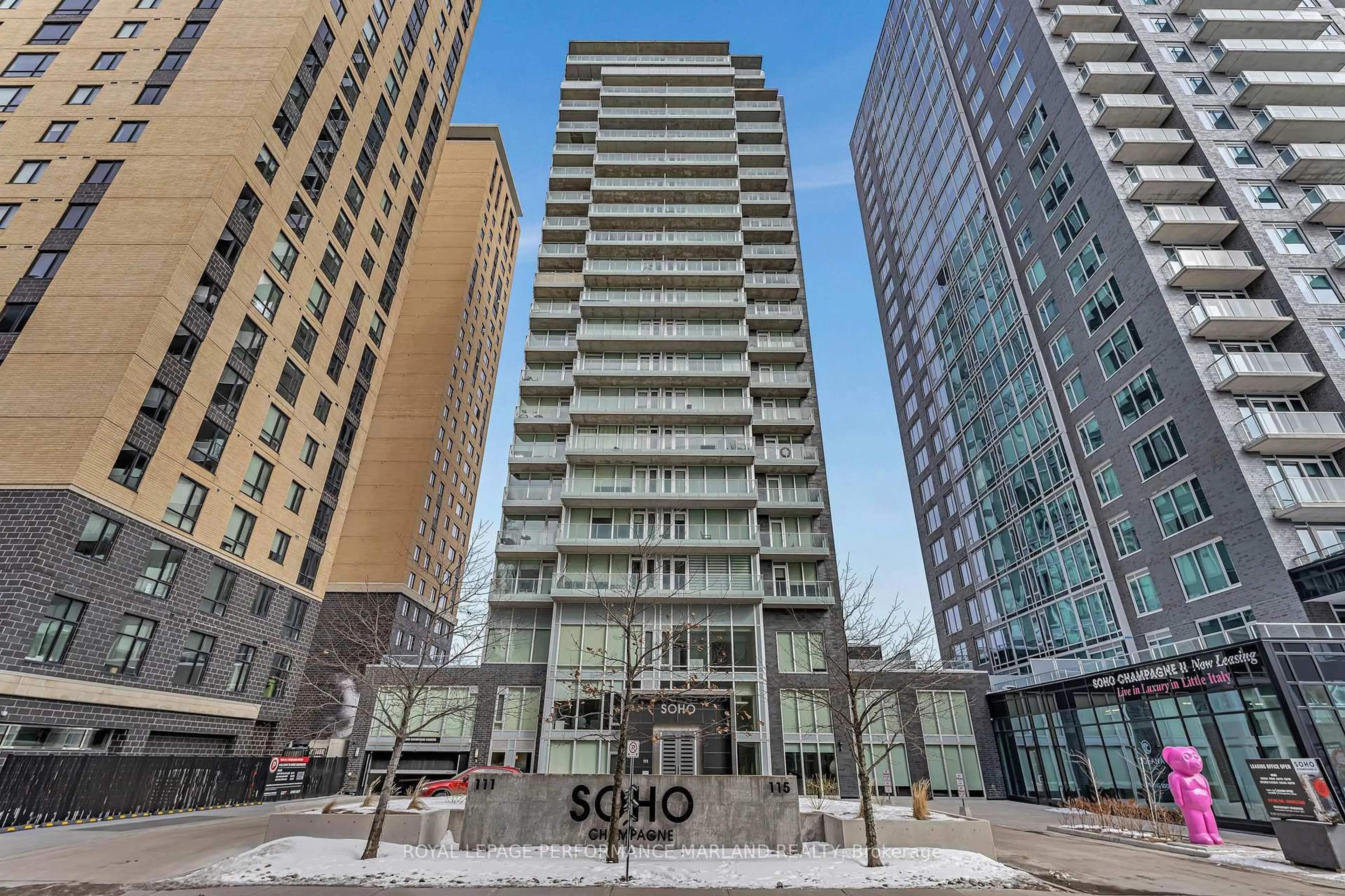 Patio, building for 111 Champagne Ave #606, Ottawa Ontario K1S 5V3