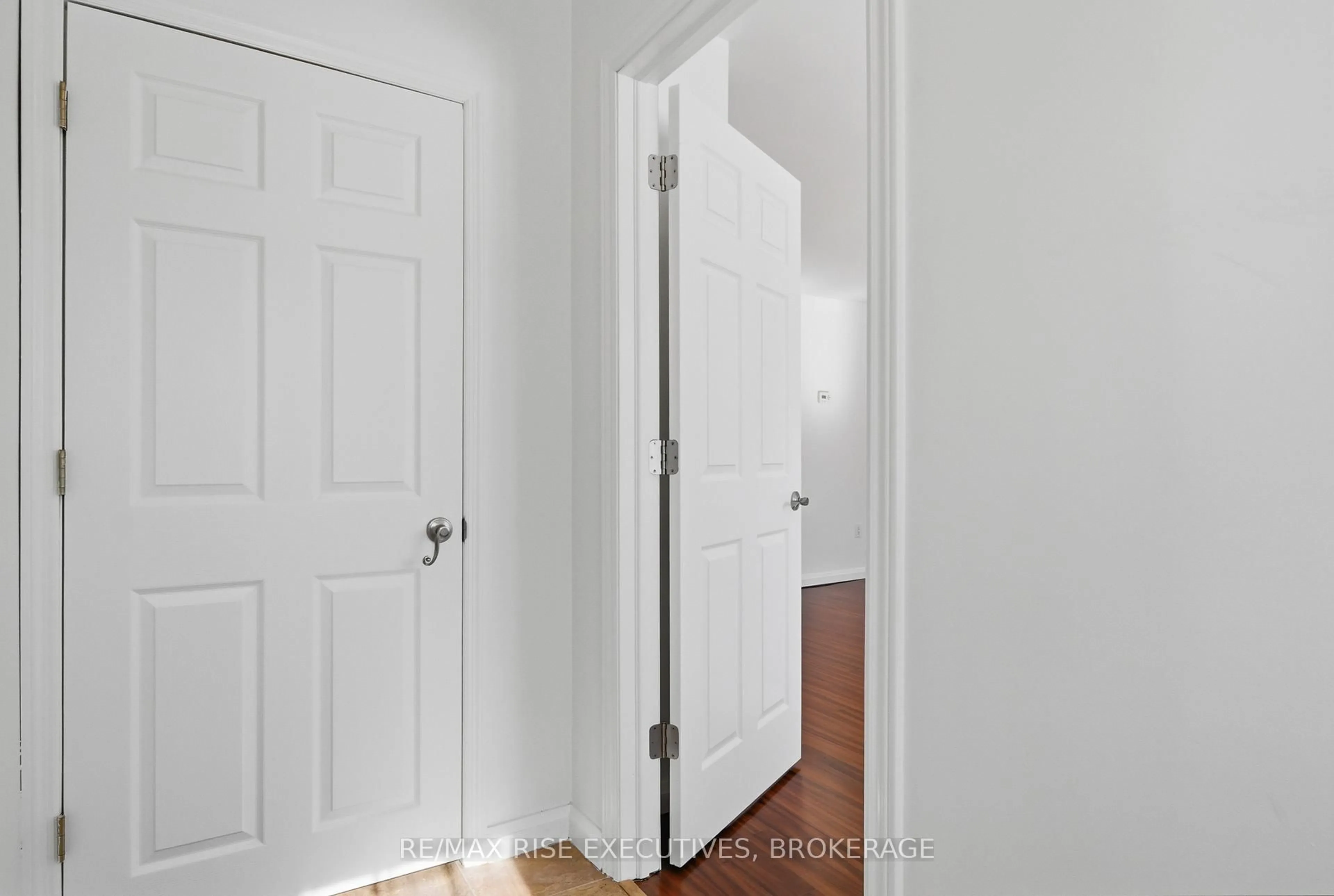 Indoor entryway for 926 Amberdale Cres, Kingston Ontario K7M 6V1