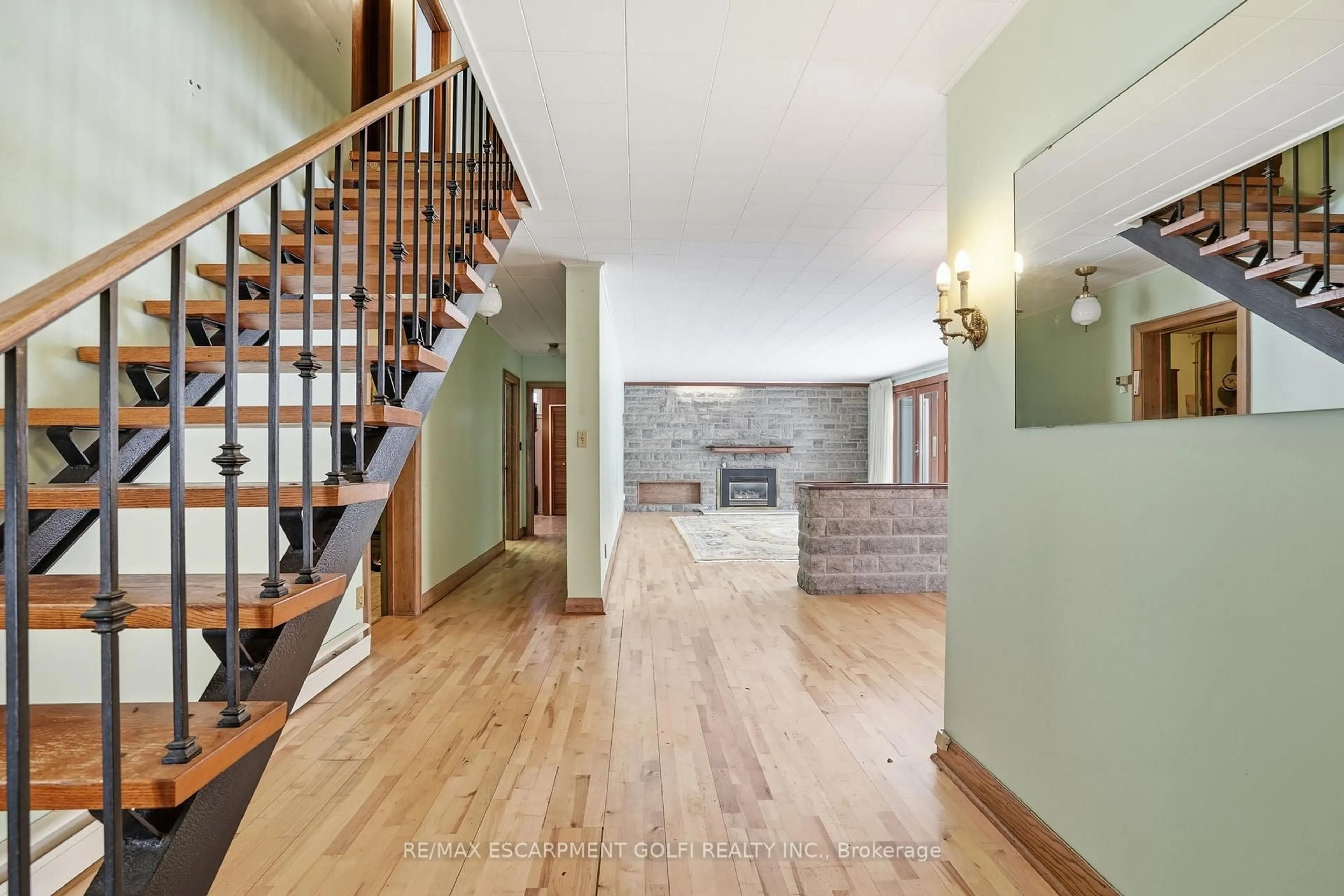 Unknown for 21 First Ave, Welland Ontario L3C 1X7