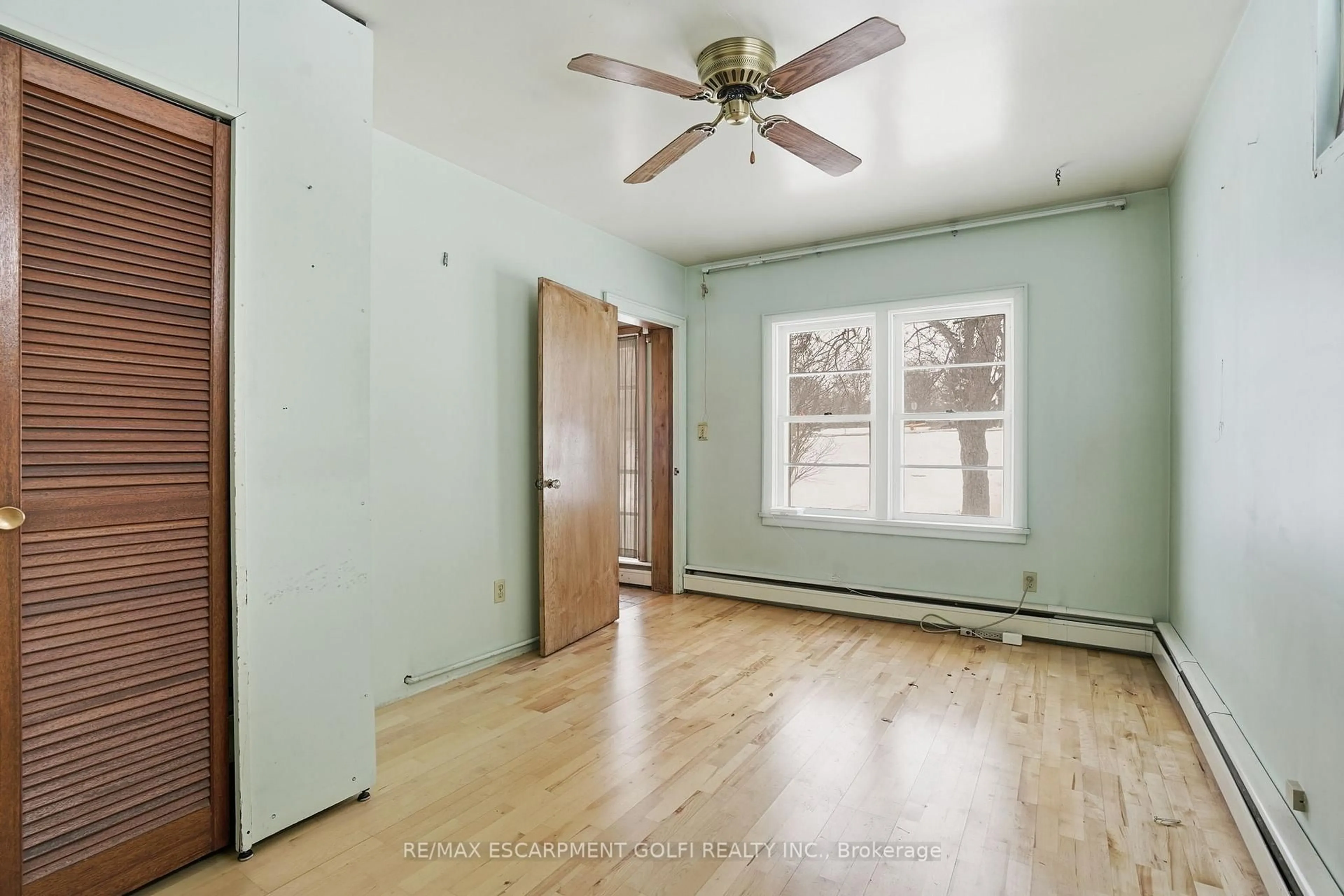 A pic of a room for 21 First Ave, Welland Ontario L3C 1X7