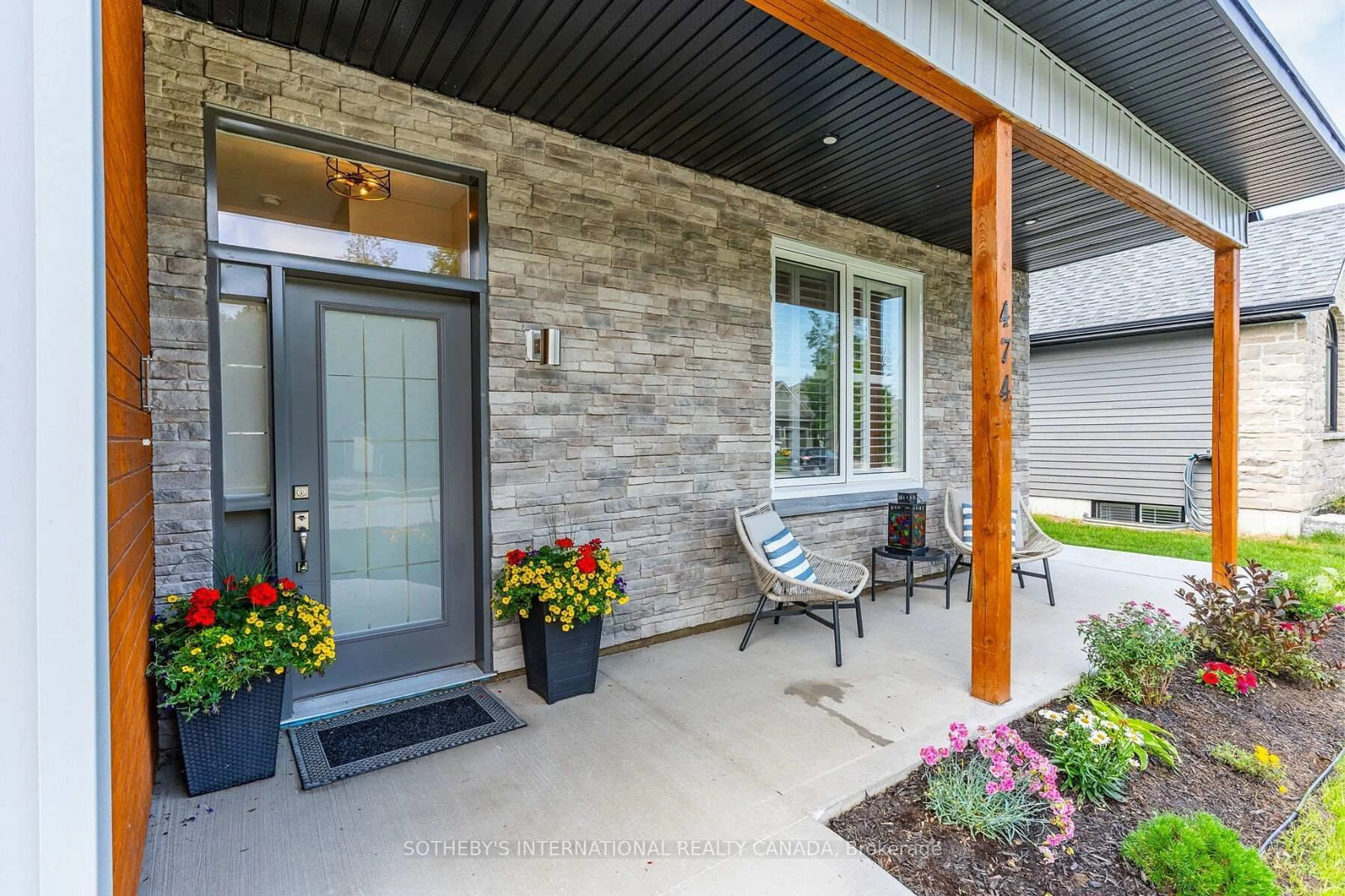 Indoor entryway for 474 Creekwood Dr, Saugeen Shores Ontario N0H 2L0