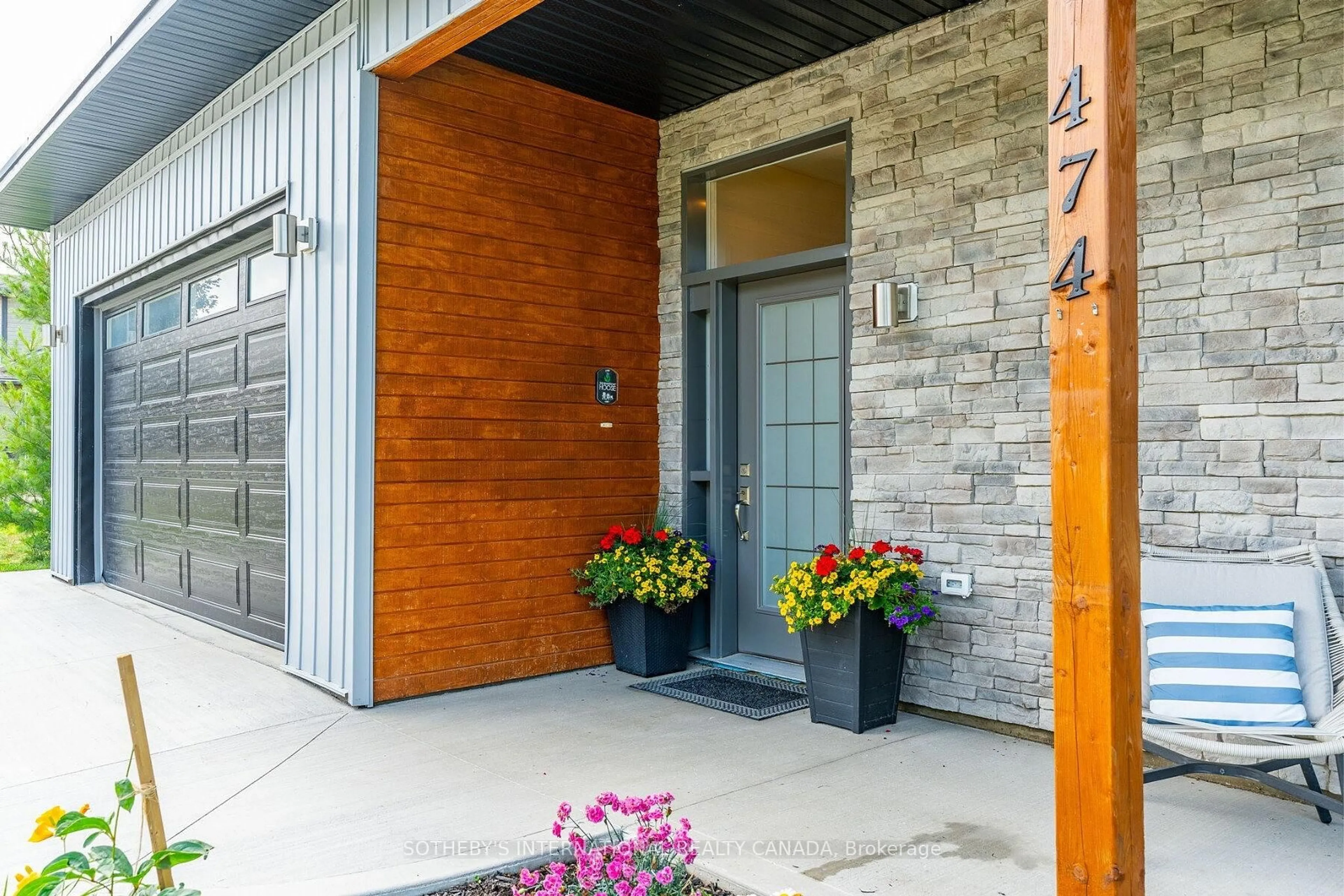 Indoor entryway for 474 Creekwood Dr, Saugeen Shores Ontario N0H 2L0