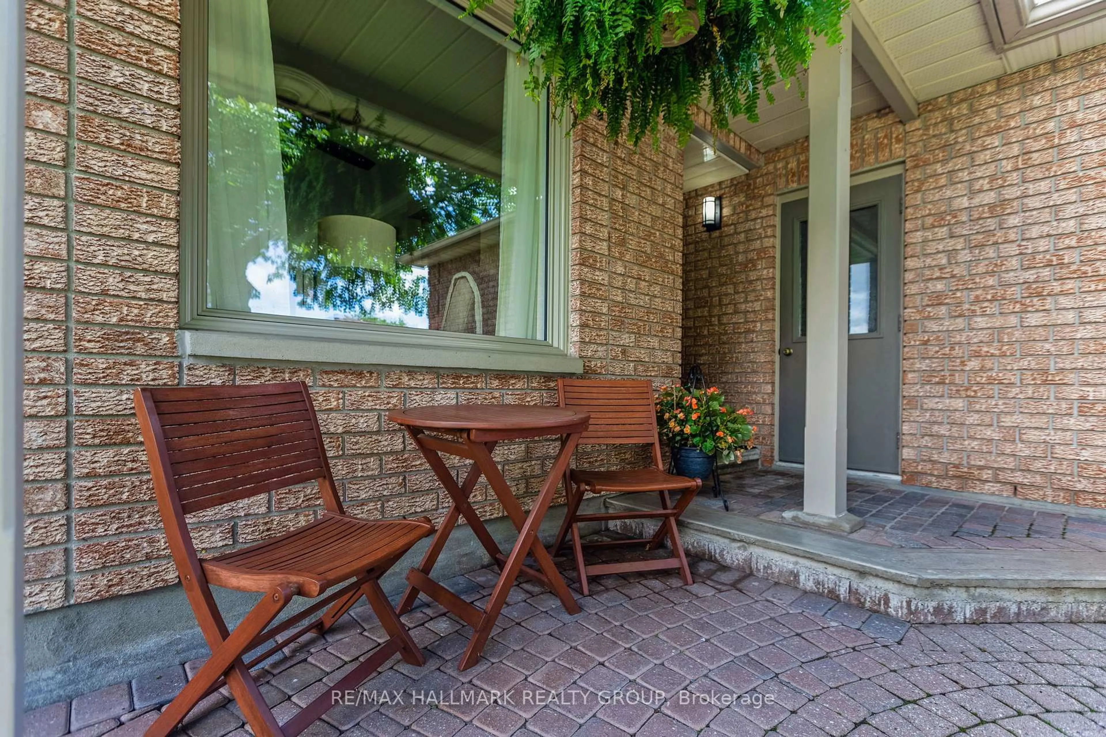 Patio, street for 328 McEachern Cres, Orleans Ontario K1E 3K3