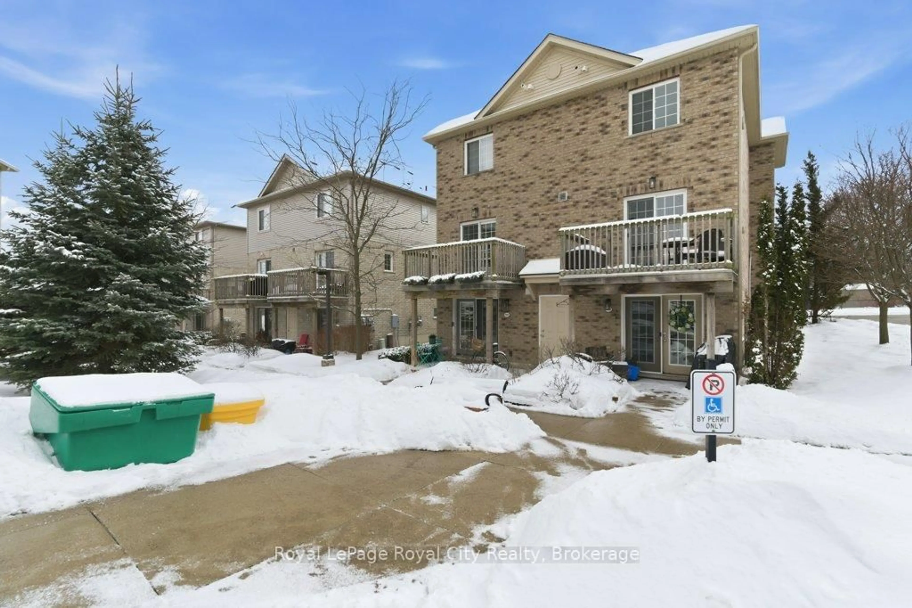 Patio, street for 35 Mountford Dr #104, Guelph Ontario N1E 0G6