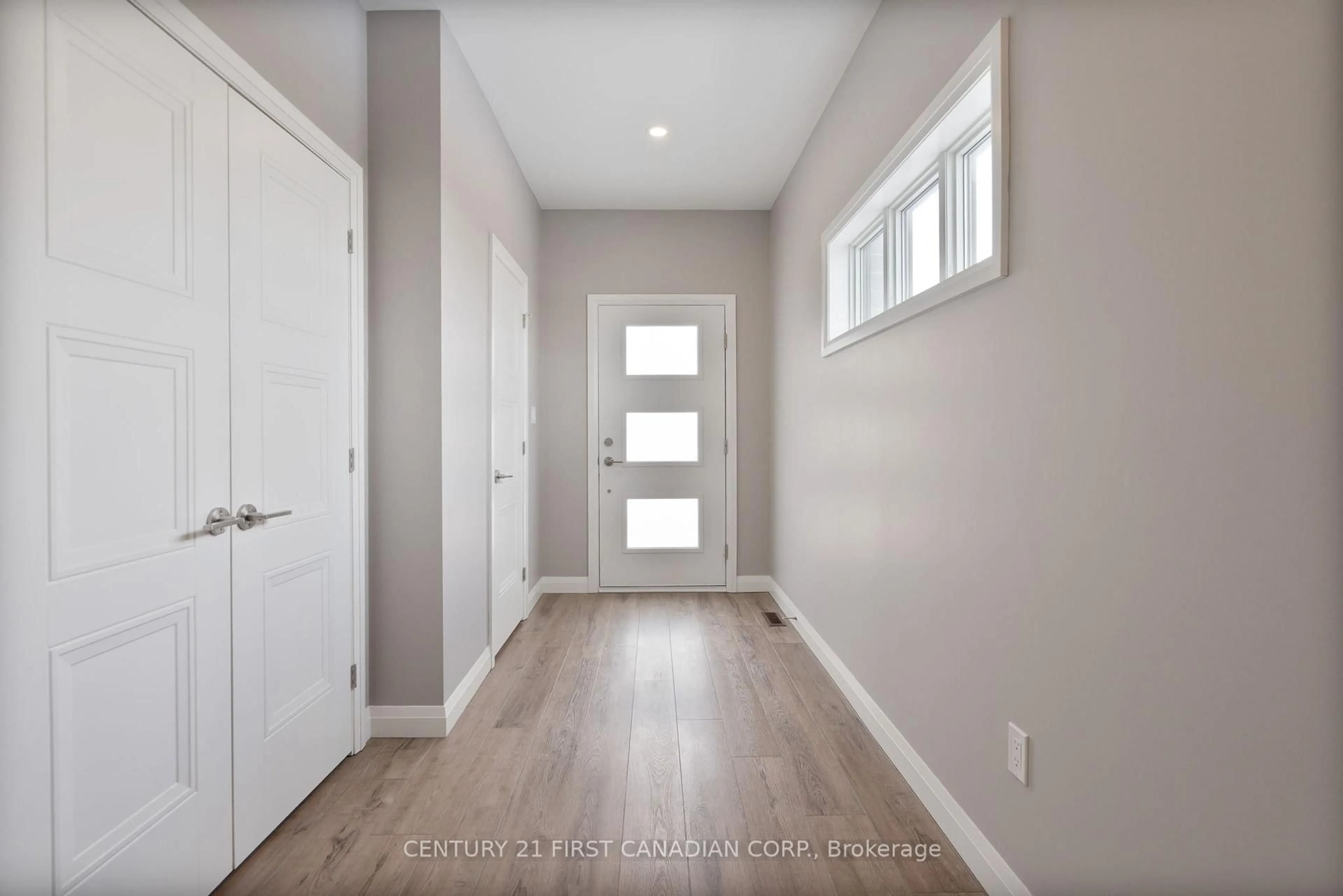 Indoor entryway for 1 Miller Dr #52, Lucan Biddulph Ontario N0M 2J0