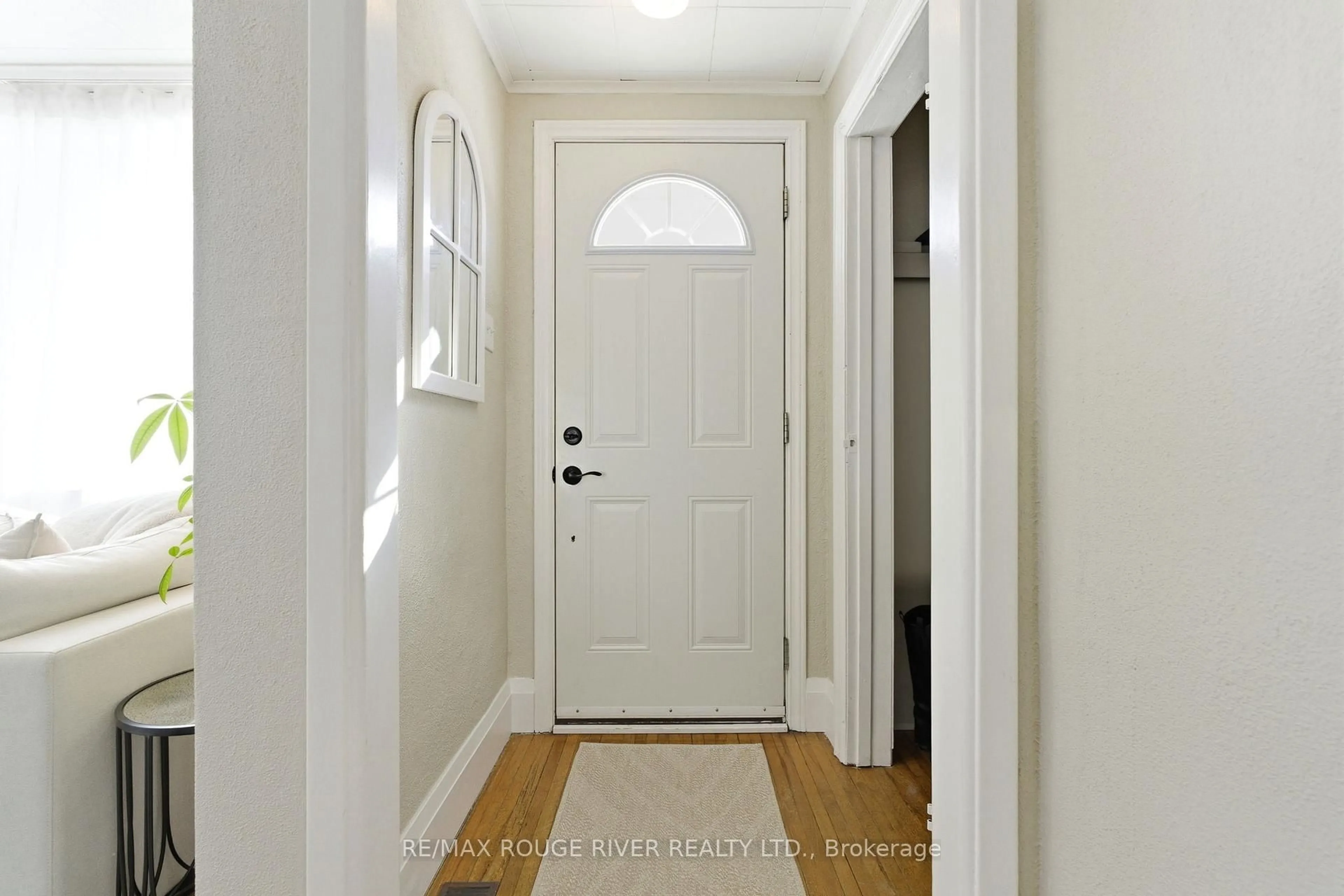 Indoor entryway for 16 MARGARET St, Port Hope Ontario L1A 1Y3