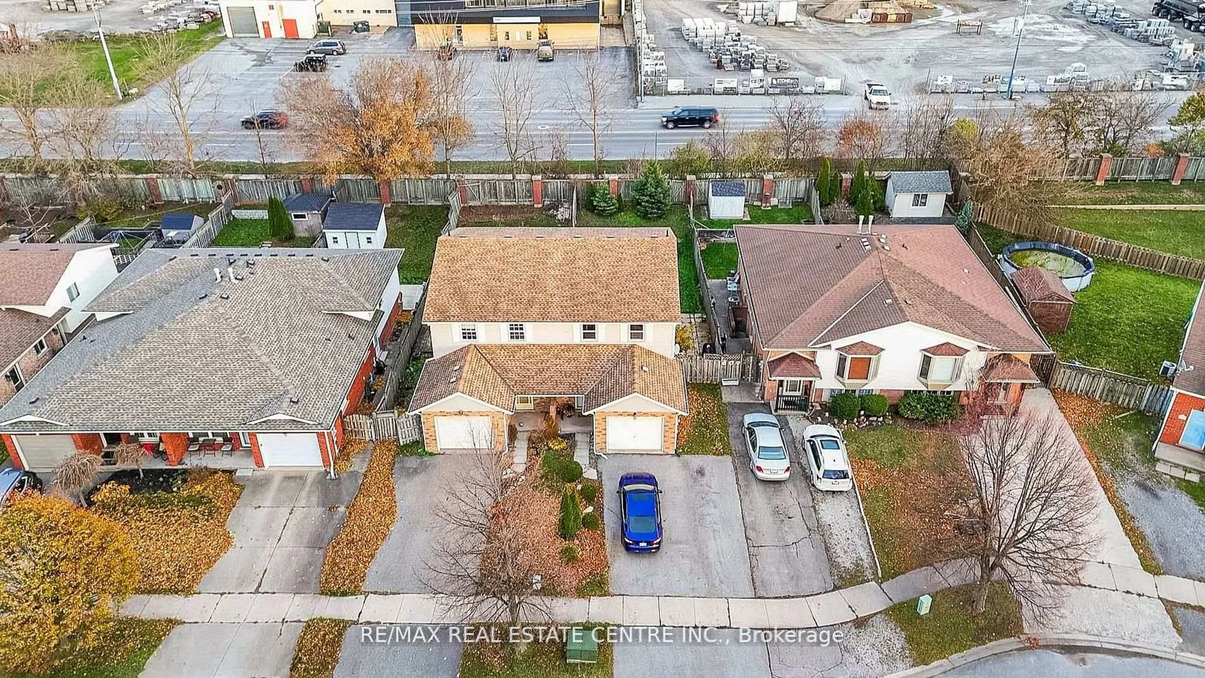 A pic from outside/outdoor area/front of a property/back of a property/a pic from drone, street for 4944 WINDGATE Dr, Niagara Falls Ontario L2H 2Z7