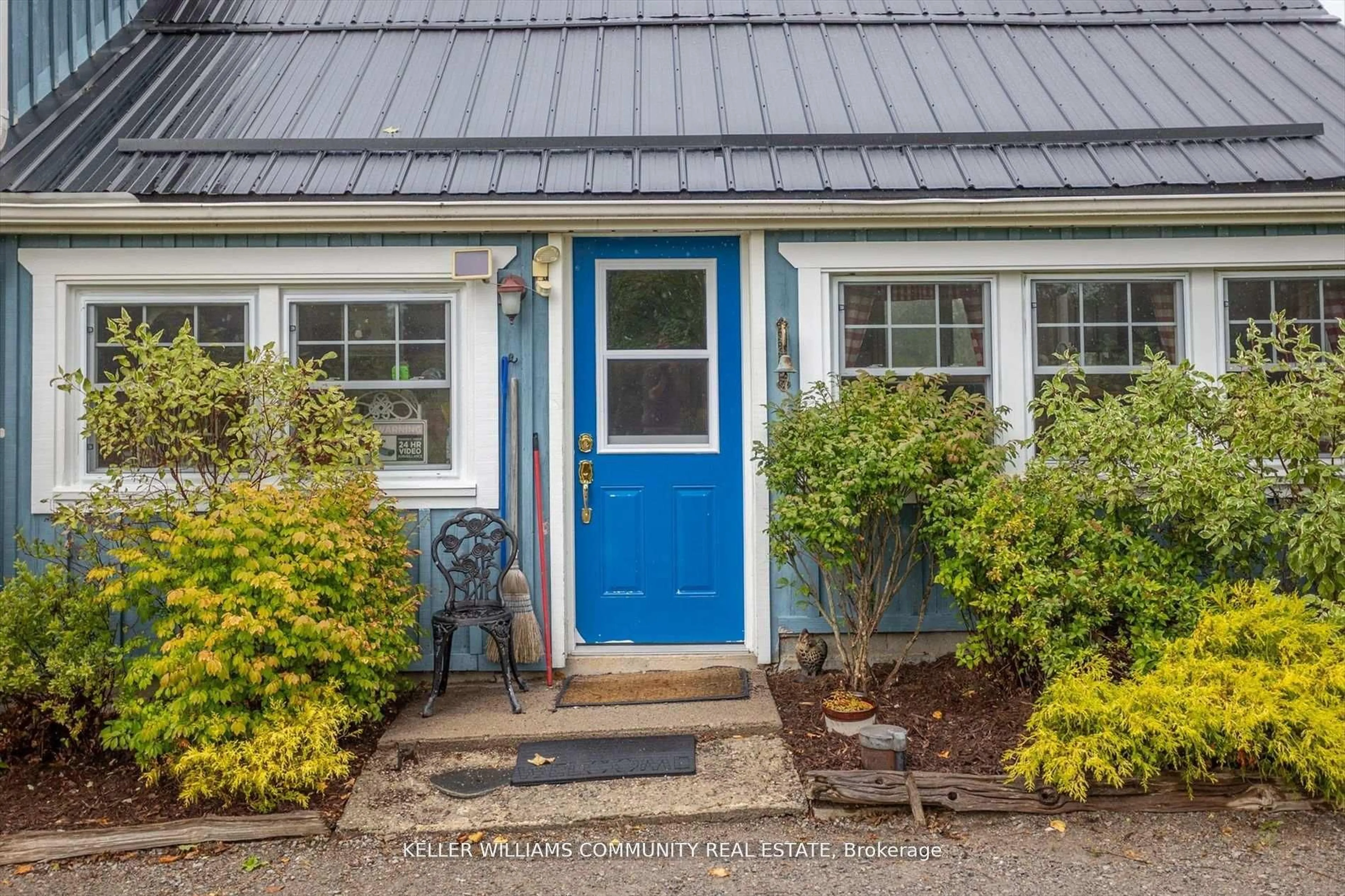 Indoor entryway for 372 County Road 41 Rd, Kawartha Lakes Ontario K0M 2B0