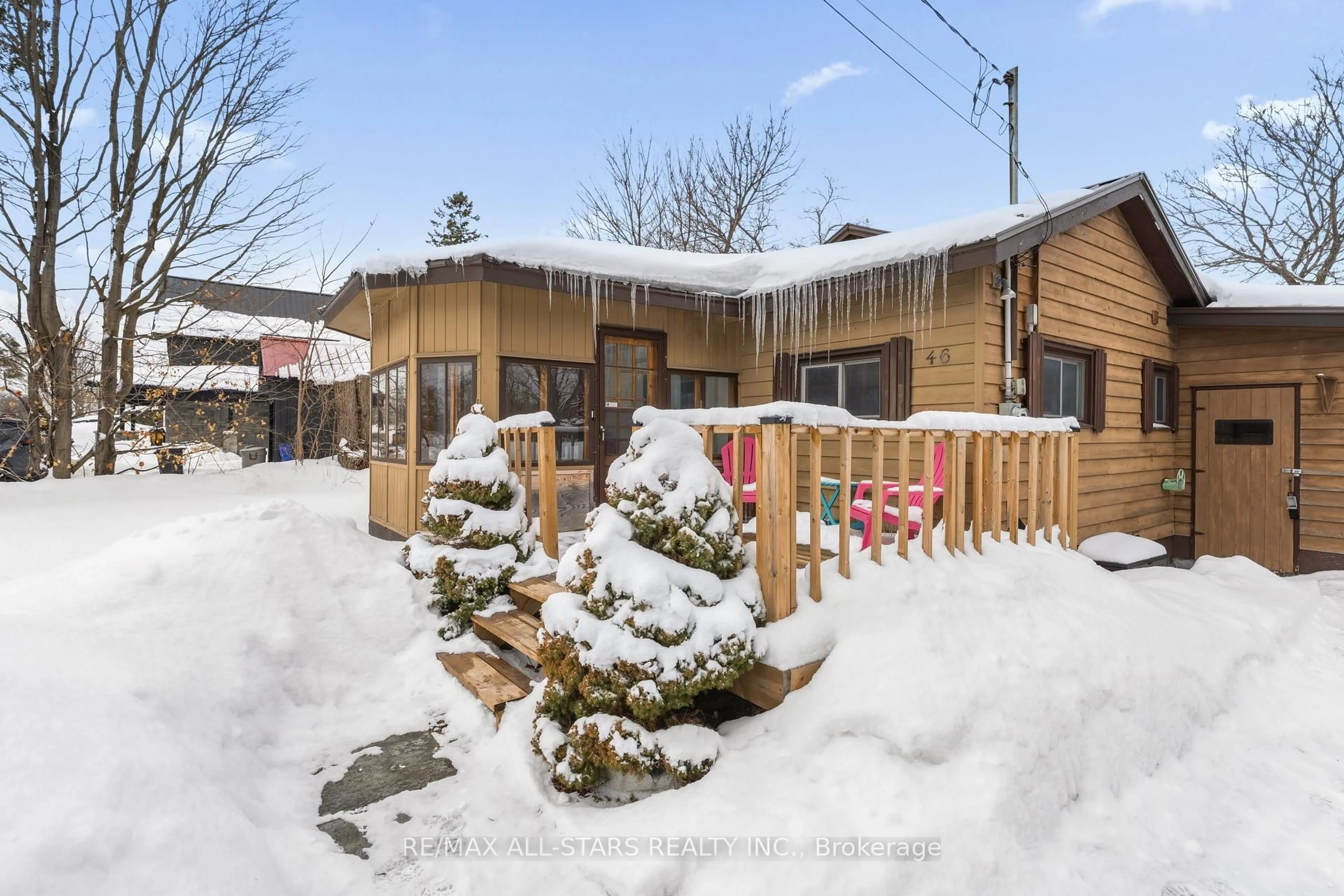 A pic from outside/outdoor area/front of a property/back of a property/a pic from drone, street for 46 Helen St, Kawartha Lakes Ontario K0M 1N0