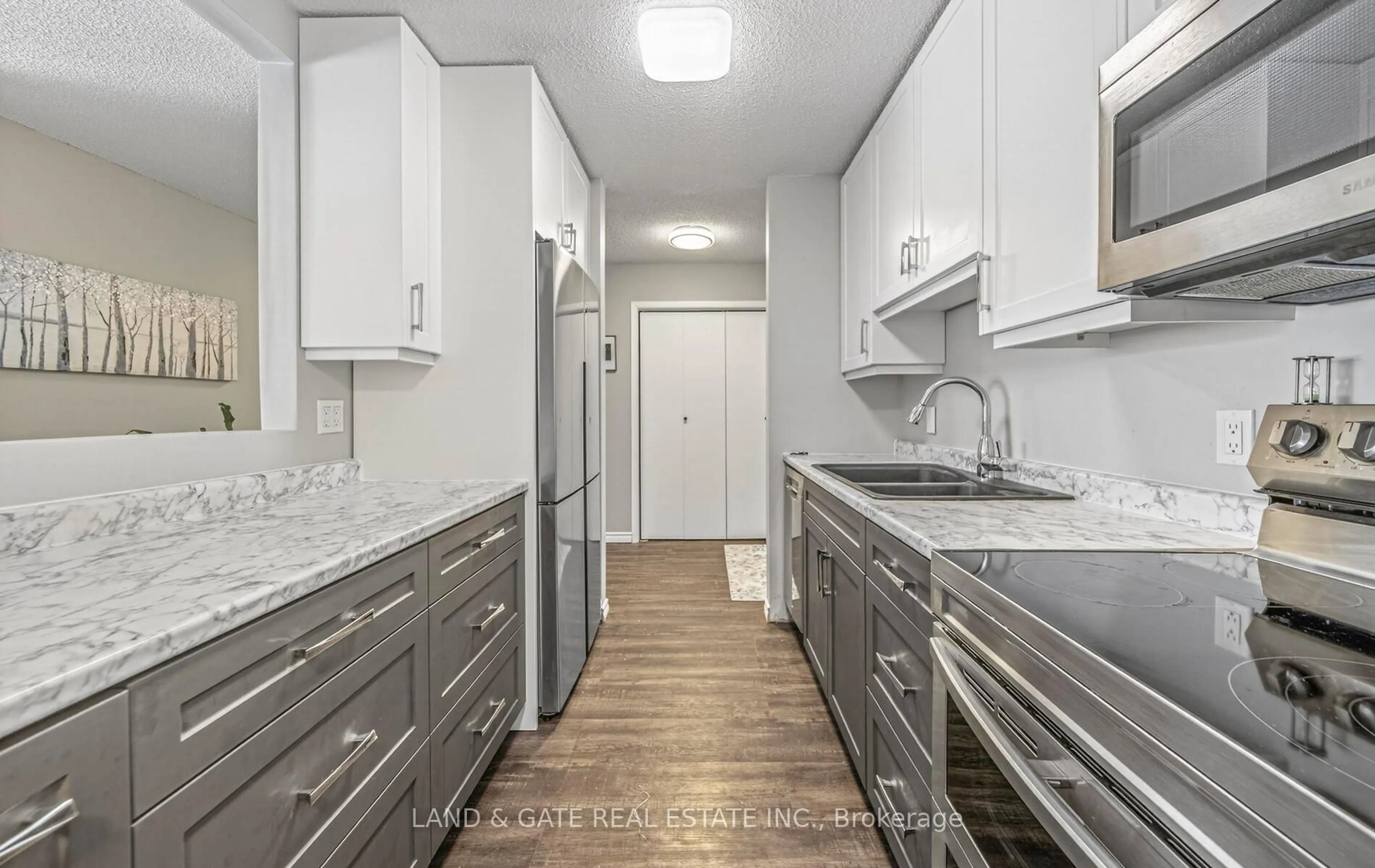 Standard kitchen, ceramic/tile floor for 133 Ontario St #208, Cobourg Ontario K9A 3B4