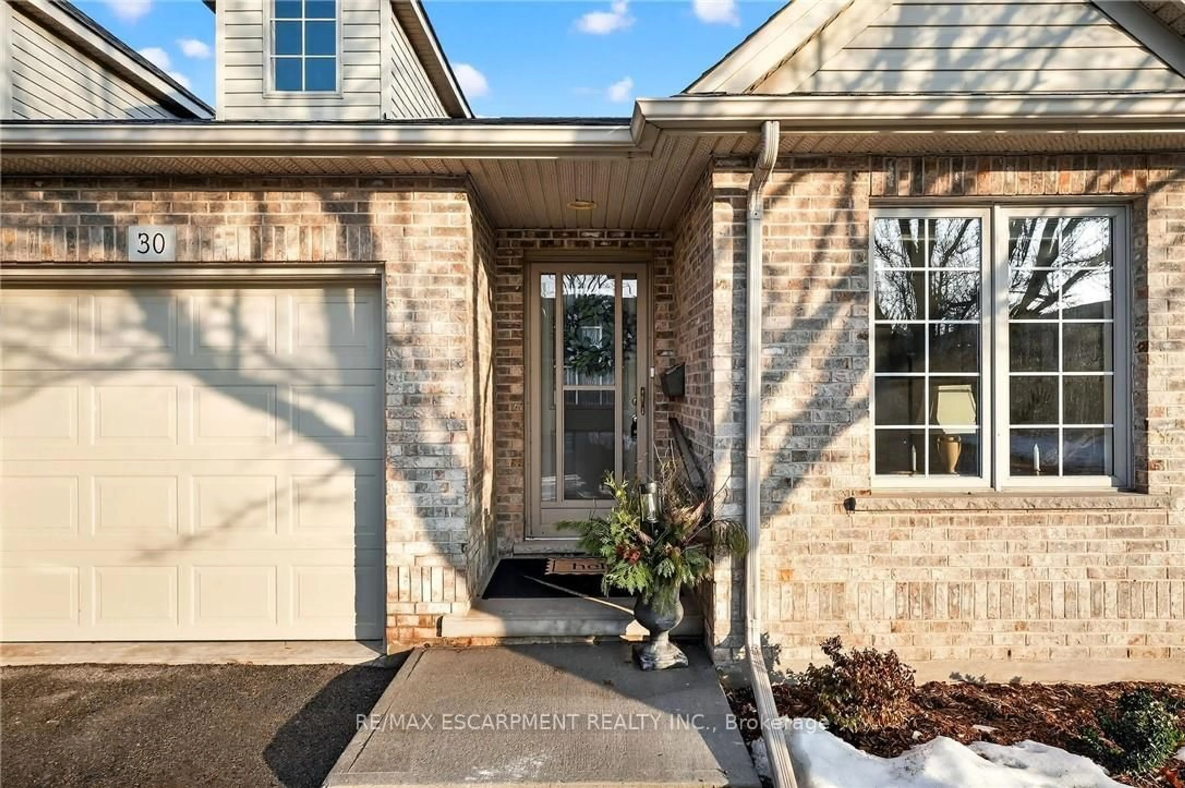 Home with brick exterior material, street for 303 Central Ave #30, Grimsby Ontario L3M 5L7