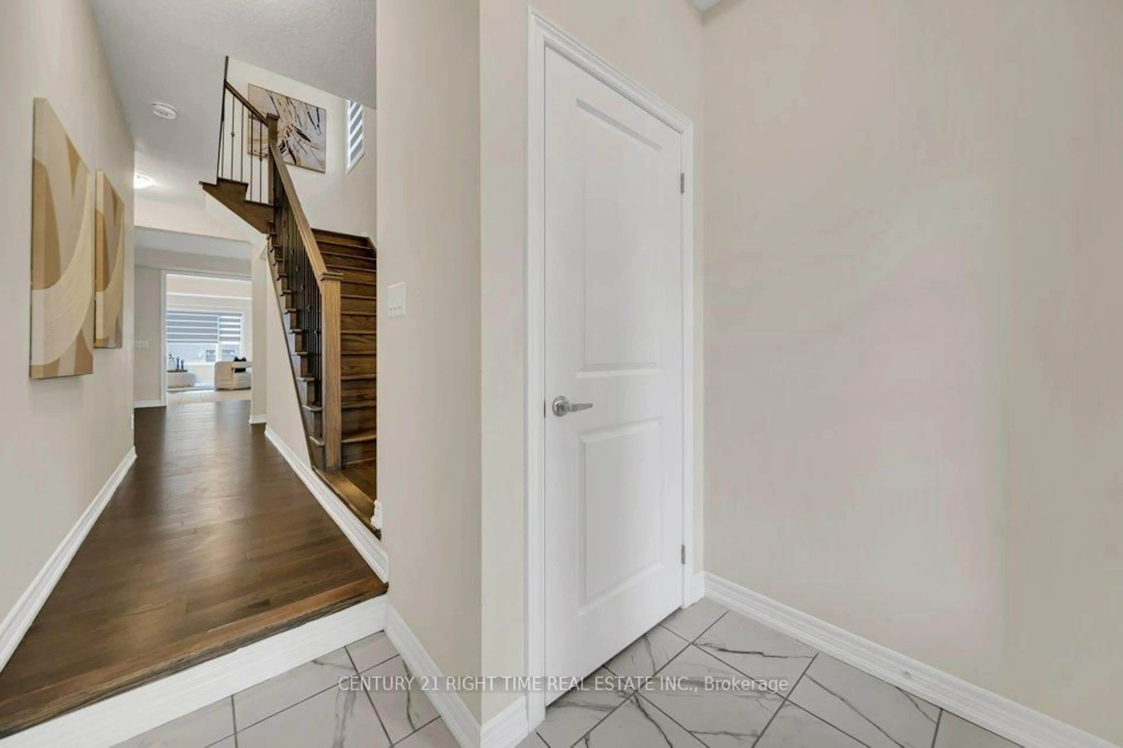Indoor entryway for 285 broadacre Dr, Kitchener Ontario N2R 0S6