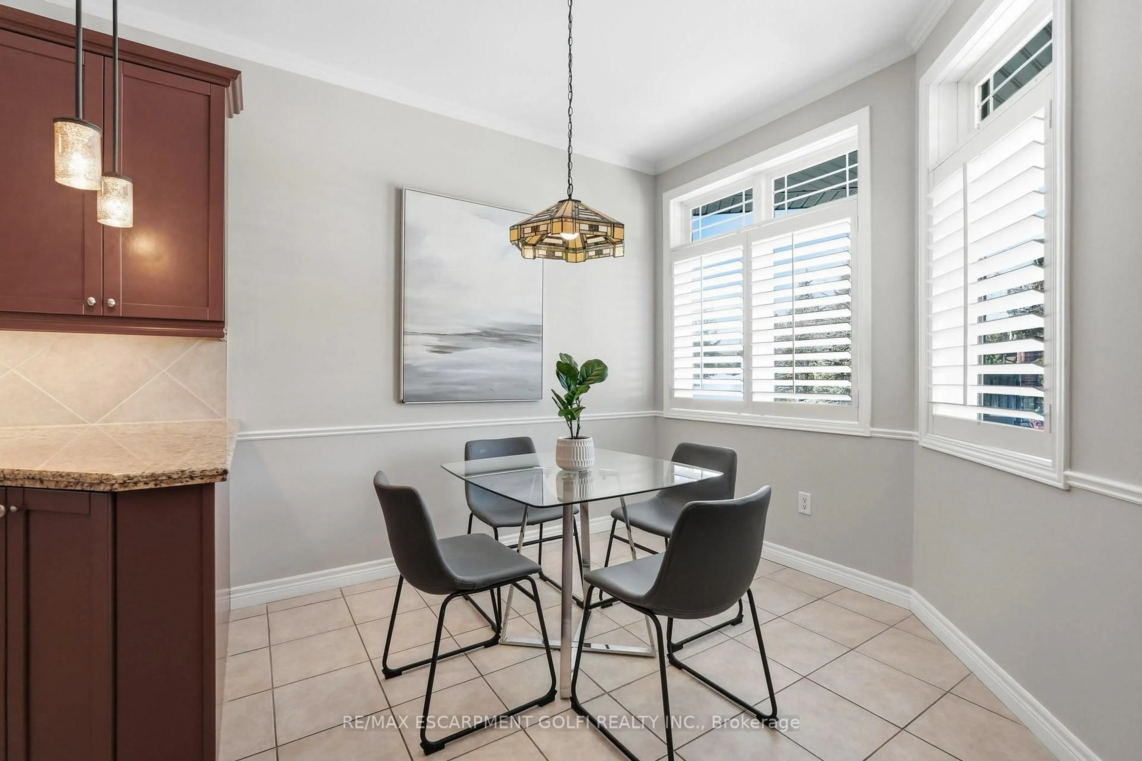 Dining room, ceramic/tile floor for 43 Landscapes Tr, Hamilton Ontario L9K 0A1