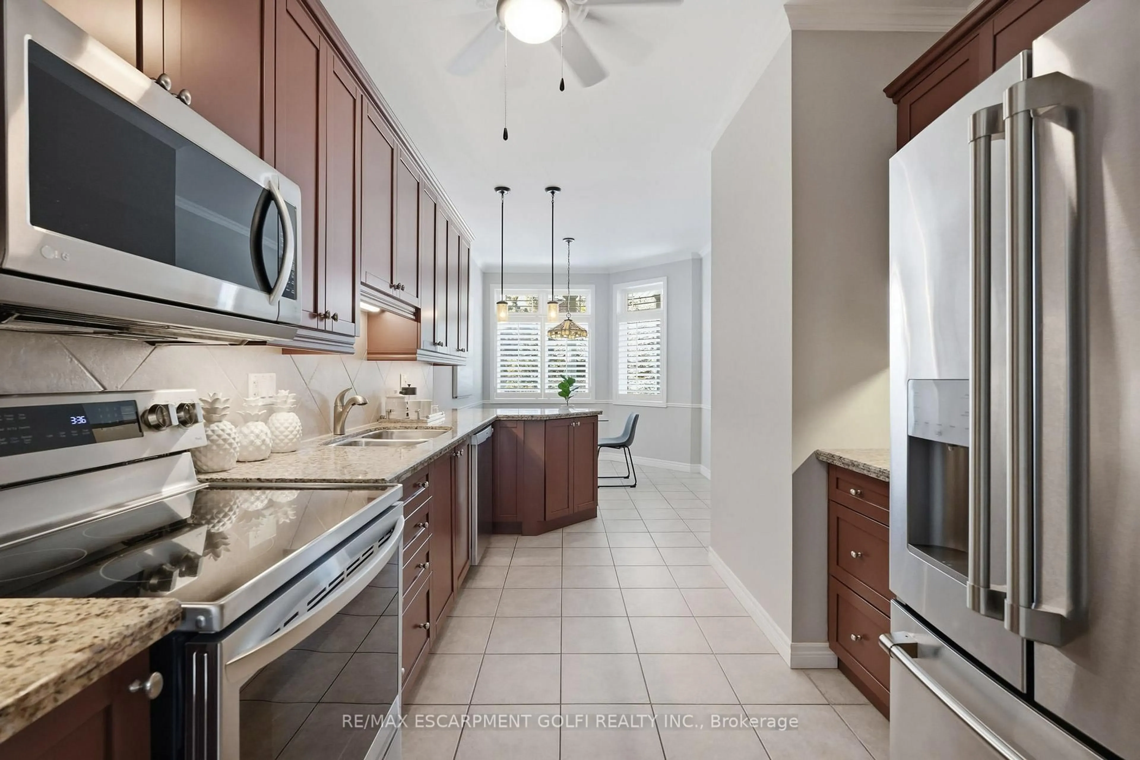 Open concept kitchen, ceramic/tile floor for 43 Landscapes Tr, Hamilton Ontario L9K 0A1