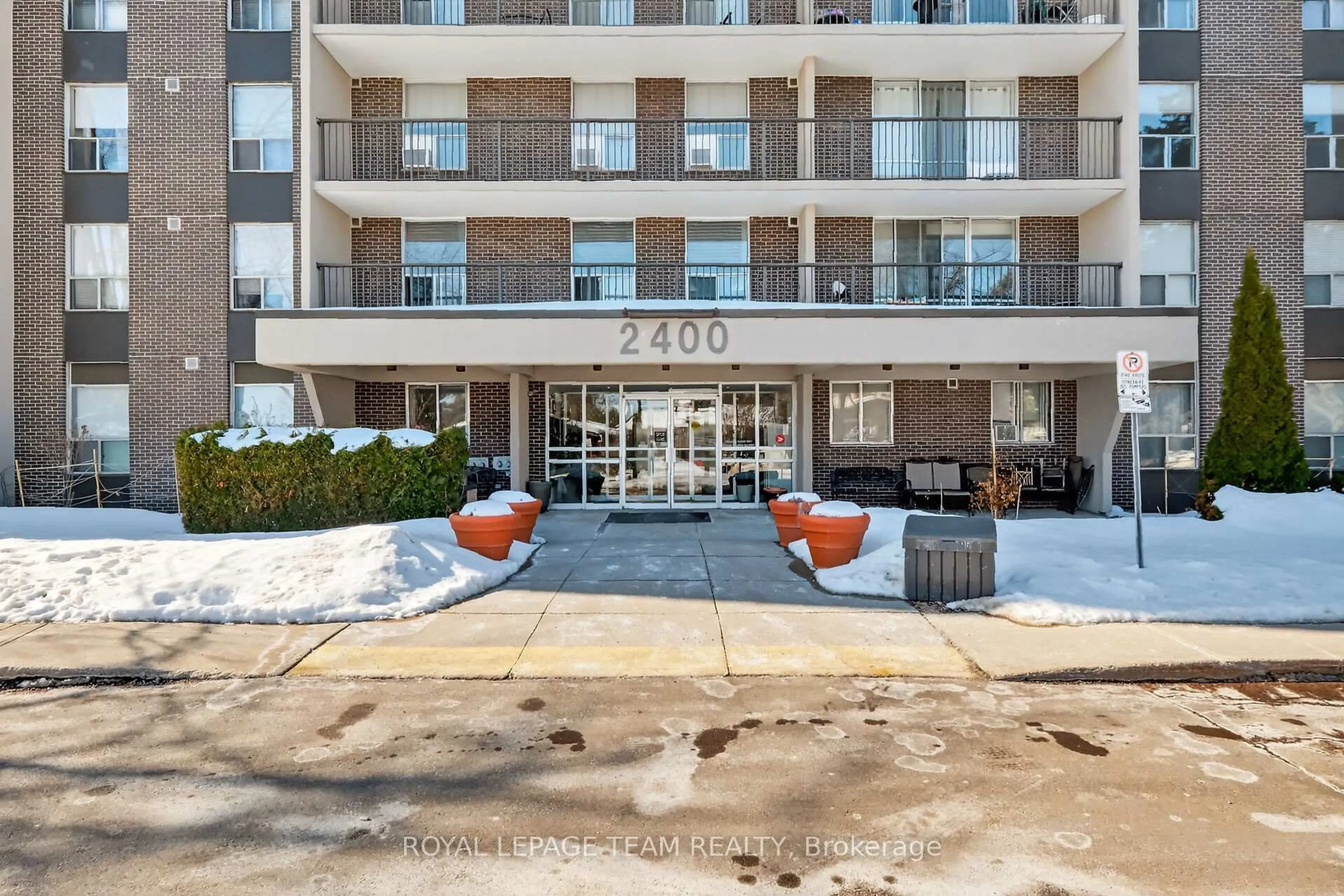 Patio, unknown for 2400 Virginia Dr Dr #403, Ottawa Ontario K1H 8L3