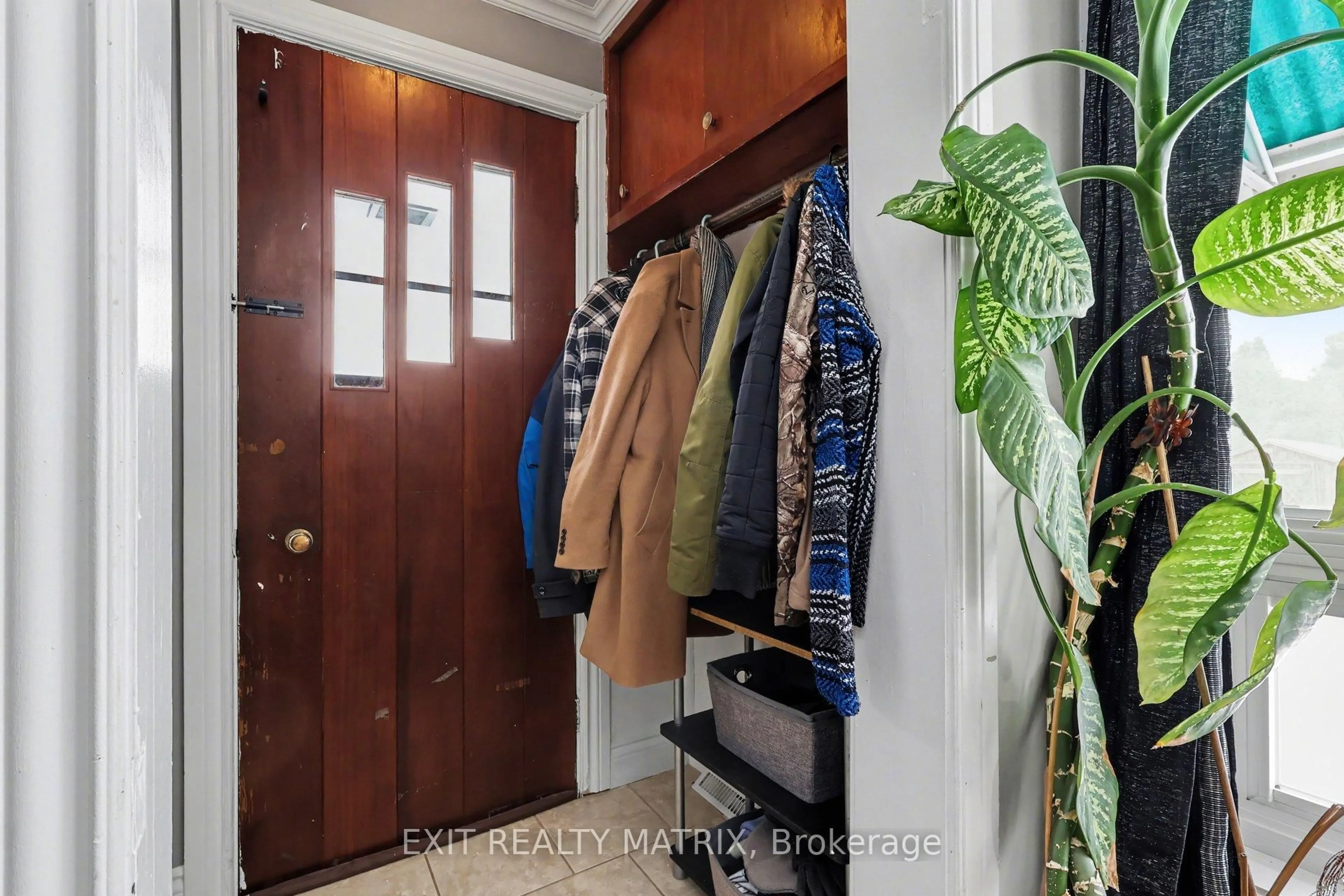 Indoor entryway for 2 St Polycarp St, North Stormont Ontario K0C 1W0