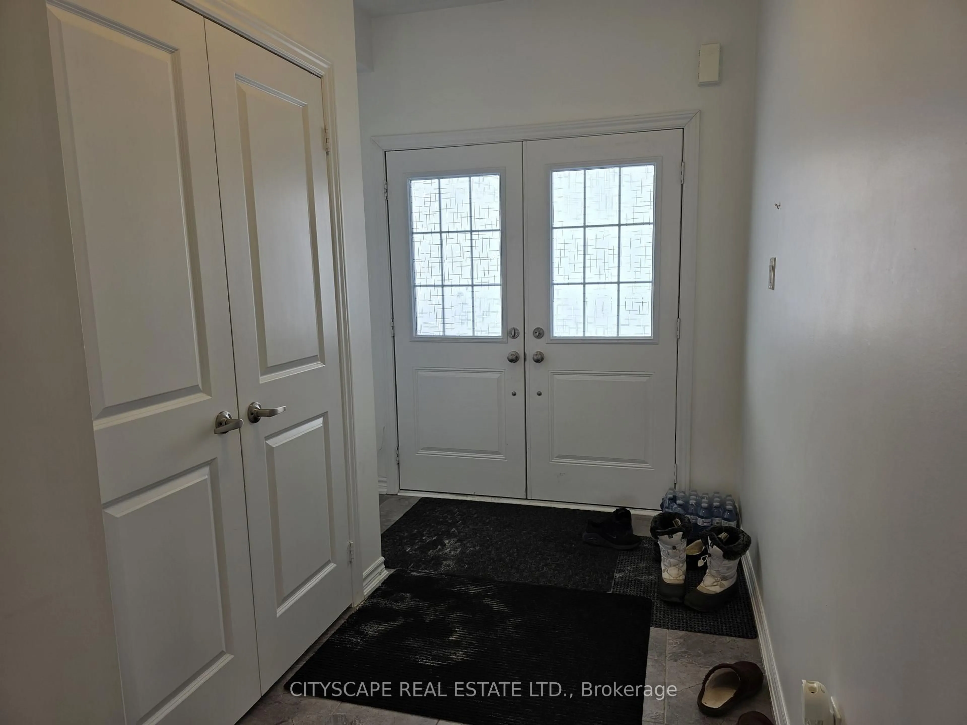 Indoor entryway for 351 Ridley Cres, Southgate Ontario N0C 1B0