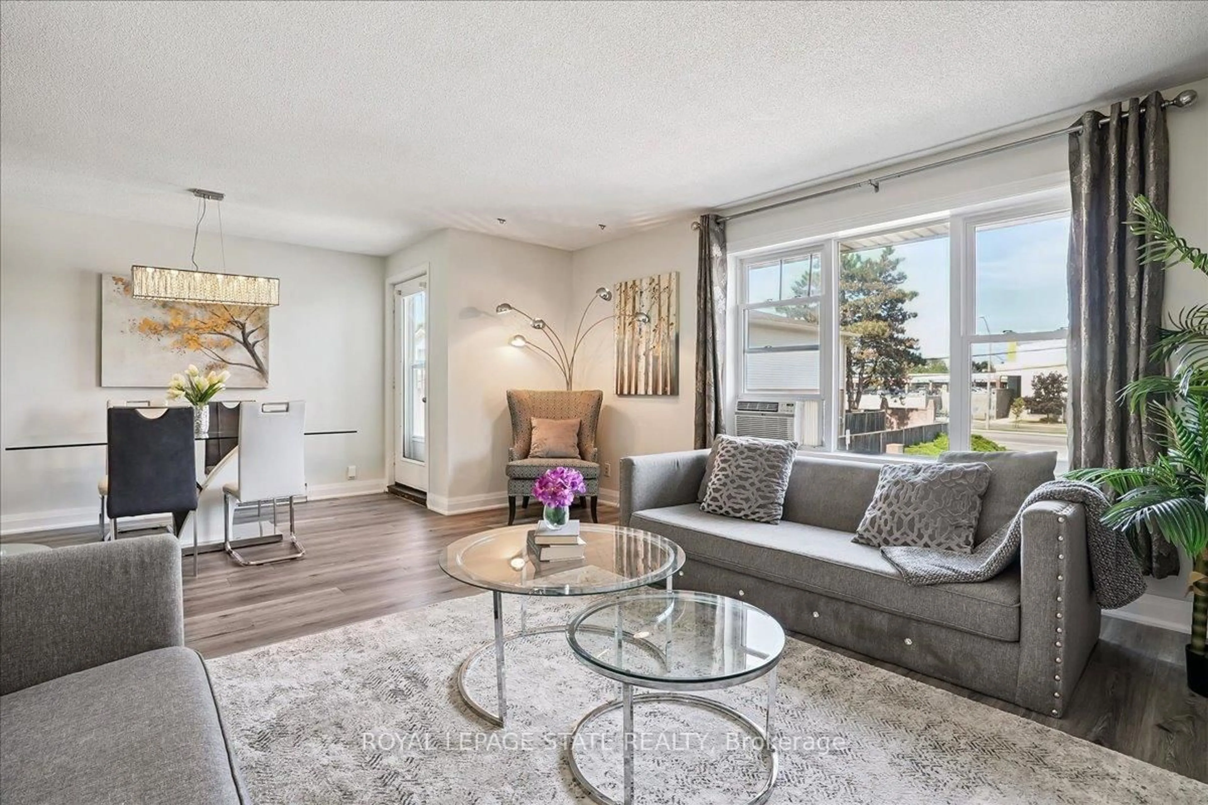 Living room with furniture, unknown for 912 Rymal Rd #7, Hamilton Ontario L8W 3N4