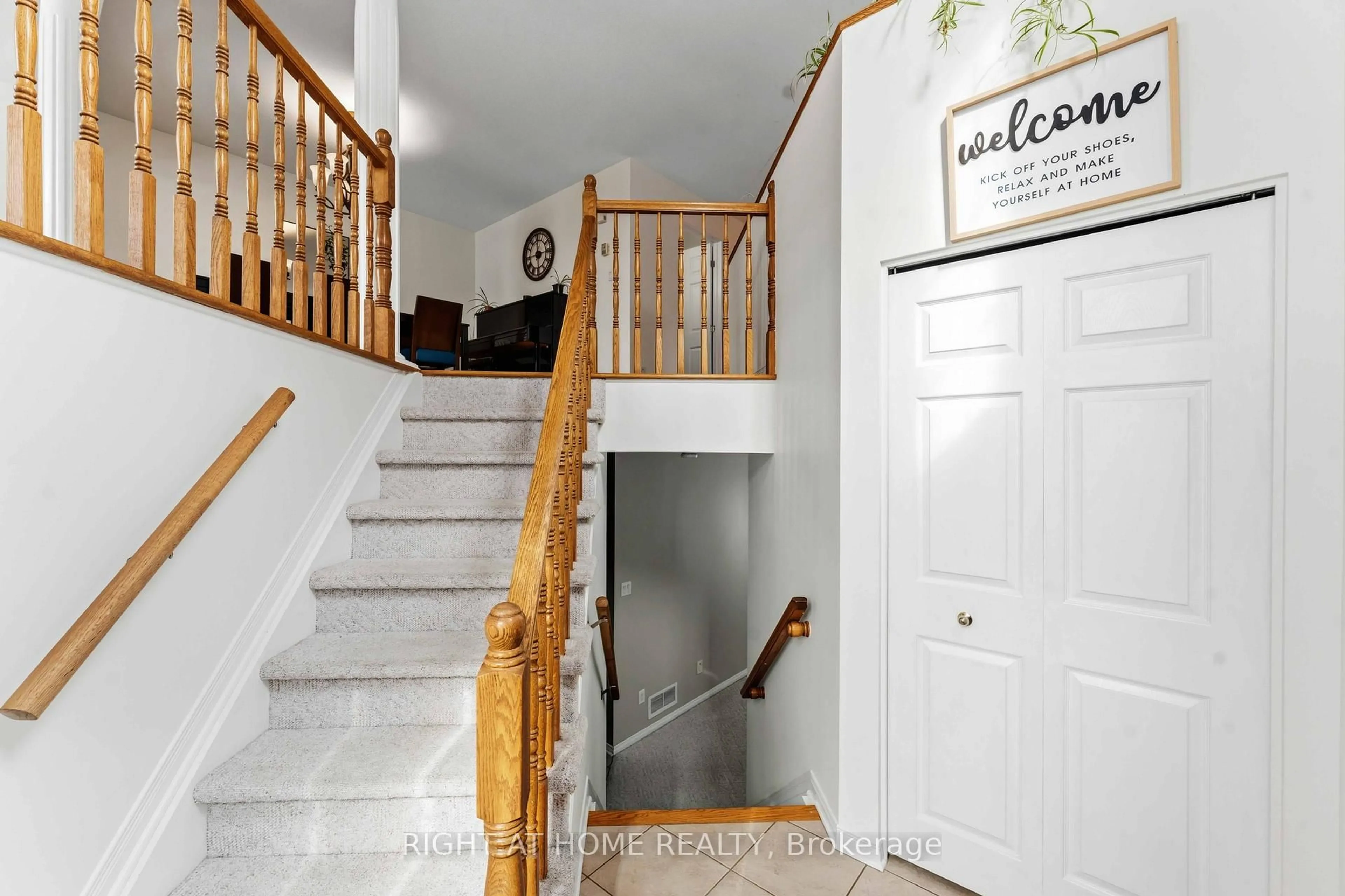 Unknown for 4 Castle Glen Cres, Ottawa Ontario K2L 4H1