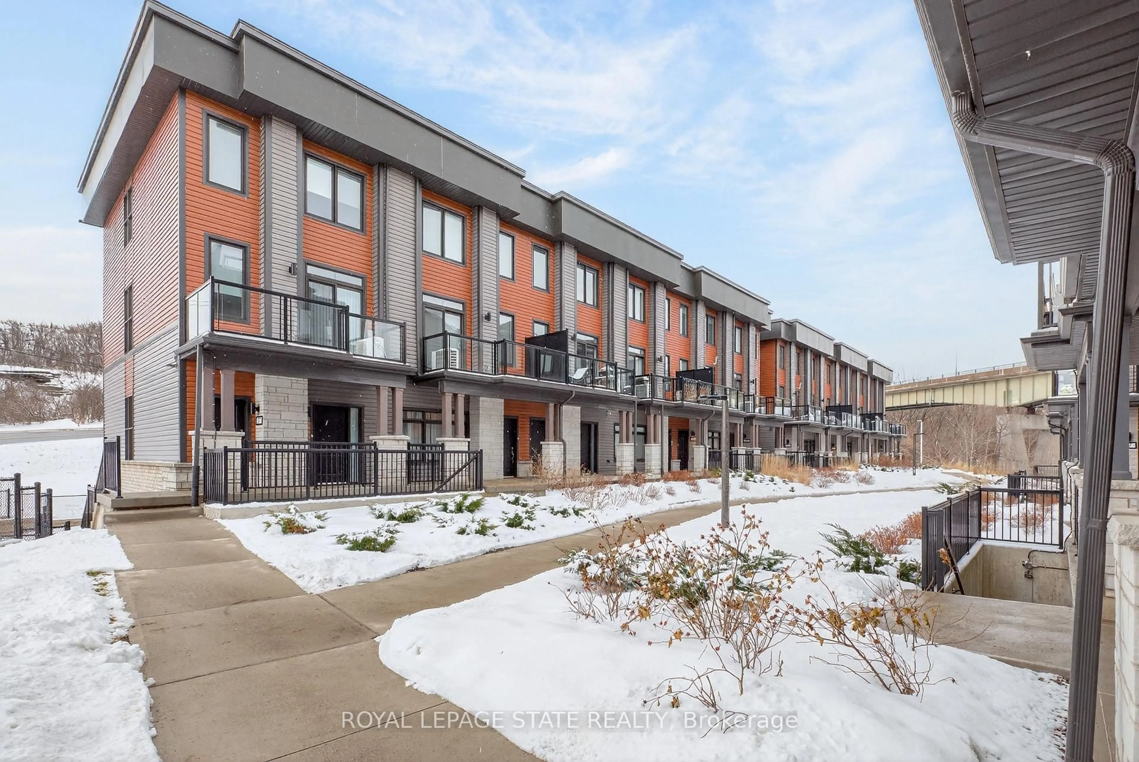 Patio, street for 2 Willow St #38, Brant Ontario N3L 0K7