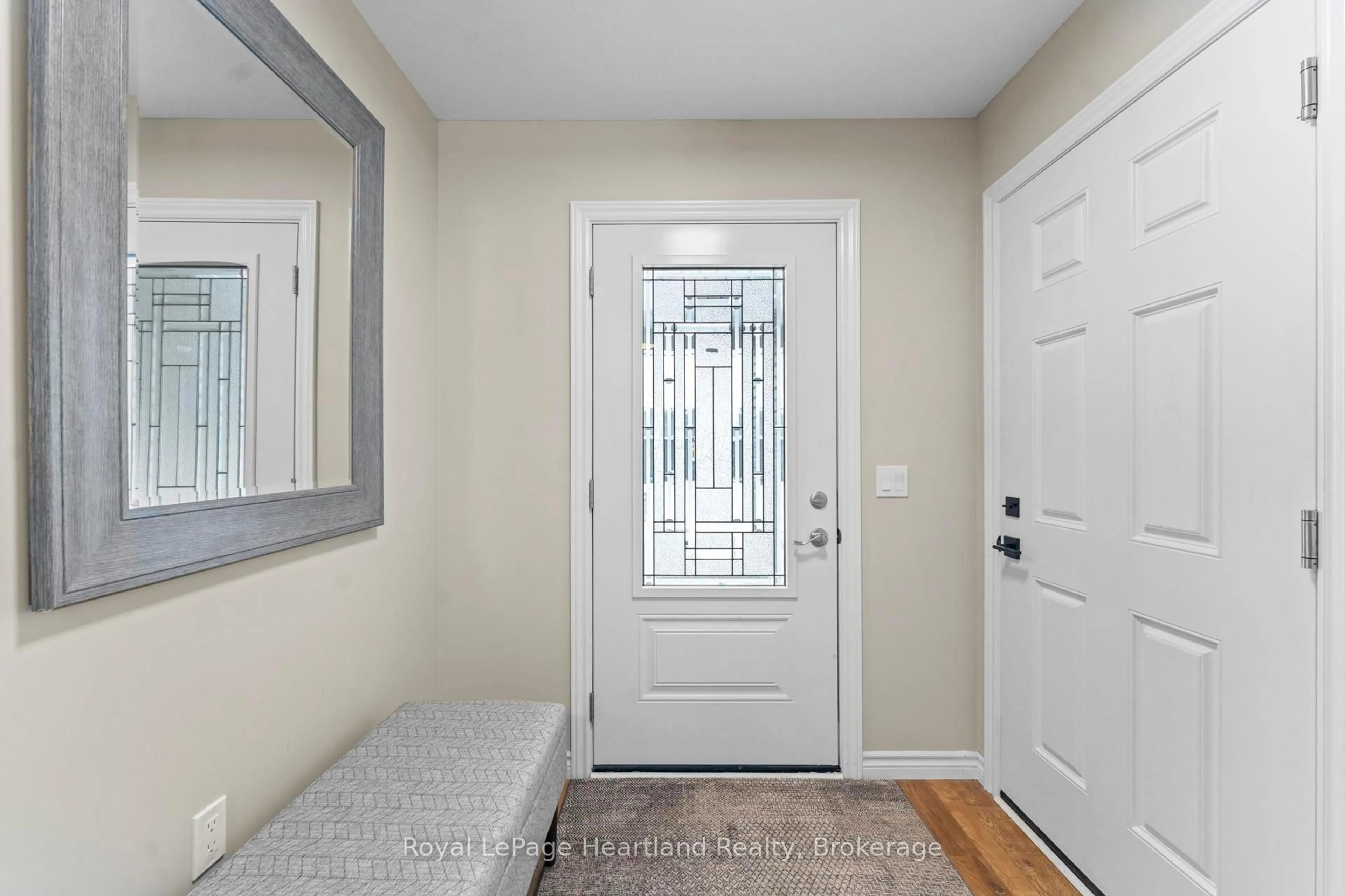 Indoor entryway for 33 LAKE BREEZE Dr, Ashfield-Colborne-Wawanosh Ontario N7A 0B7