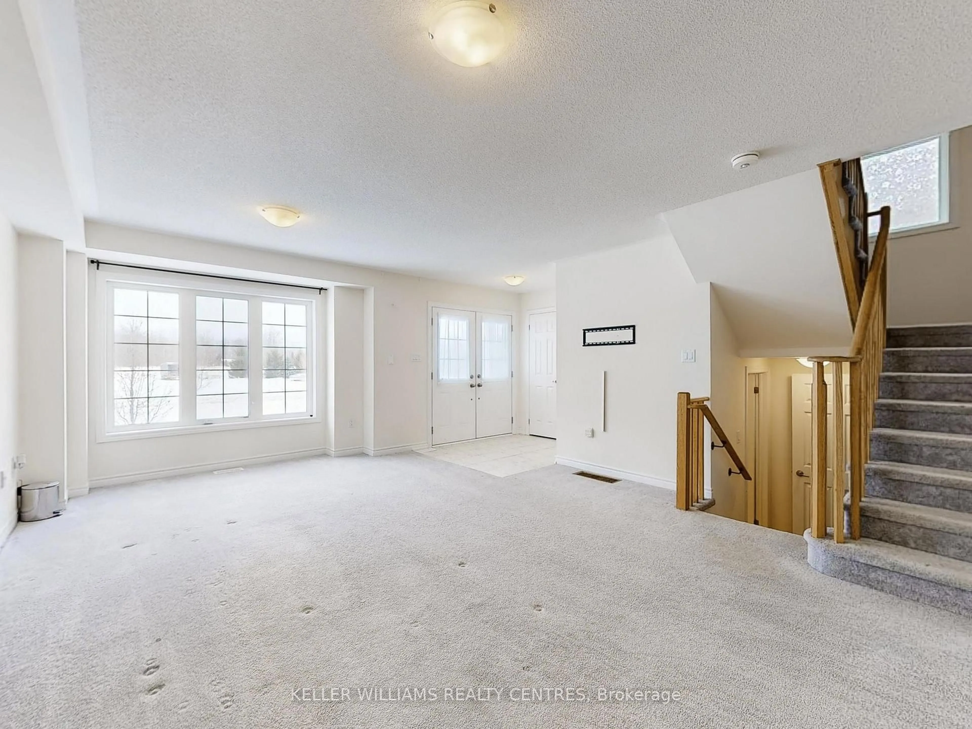 Indoor foyer for 108 Clark St, Shelburne Ontario L9V 3W9